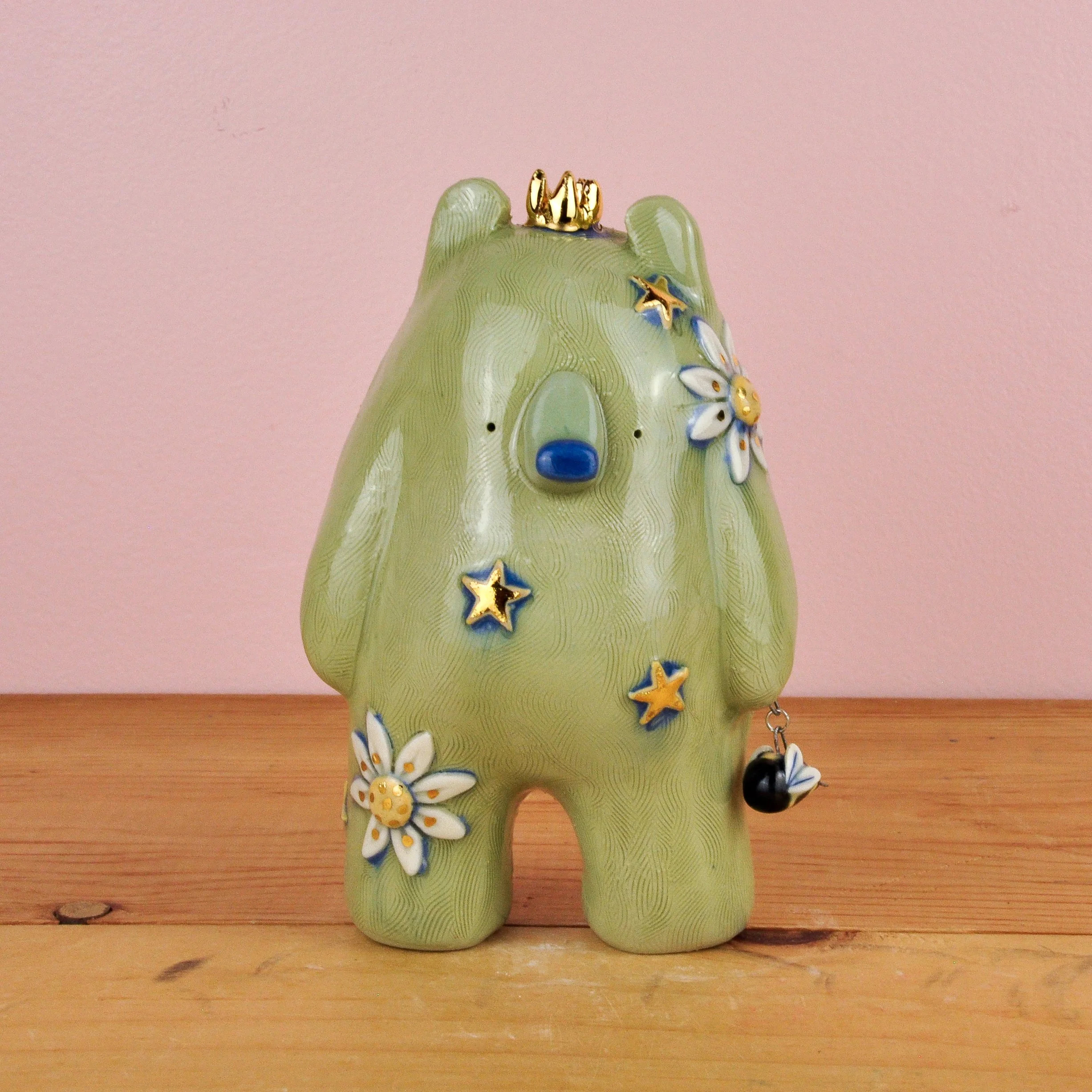 Daisy & Stars Bear + bee charm