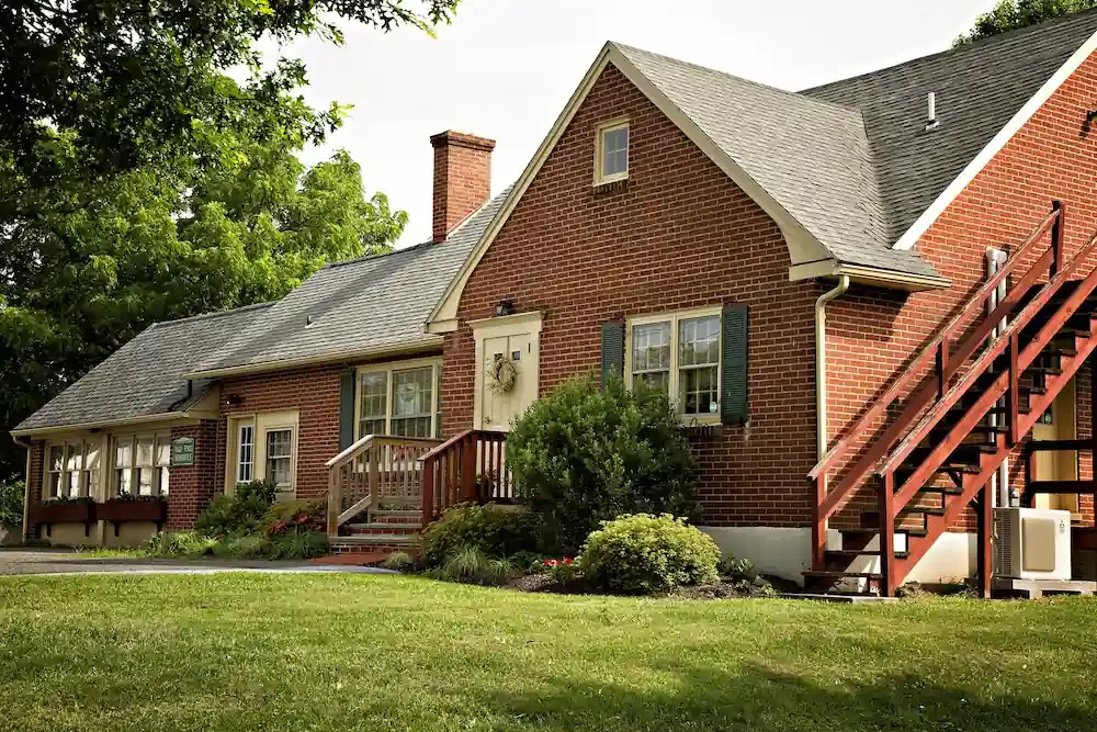 Exterior storefront of Valley Forge Memorials