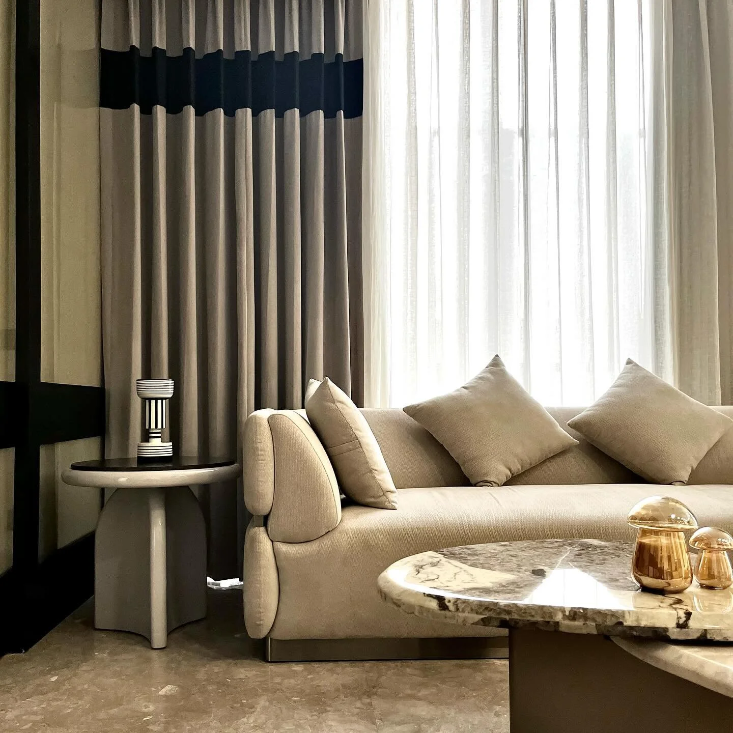 Walk into our latest drawing room vibe!
Oyster hues bringing the chill, but watch out for the bold moves &ndash; black steals the show, and that stone table? Total eye candy! 

#interiordesign#contemporaryart#modern#luxury#luxurylifestyle#homedecor#t