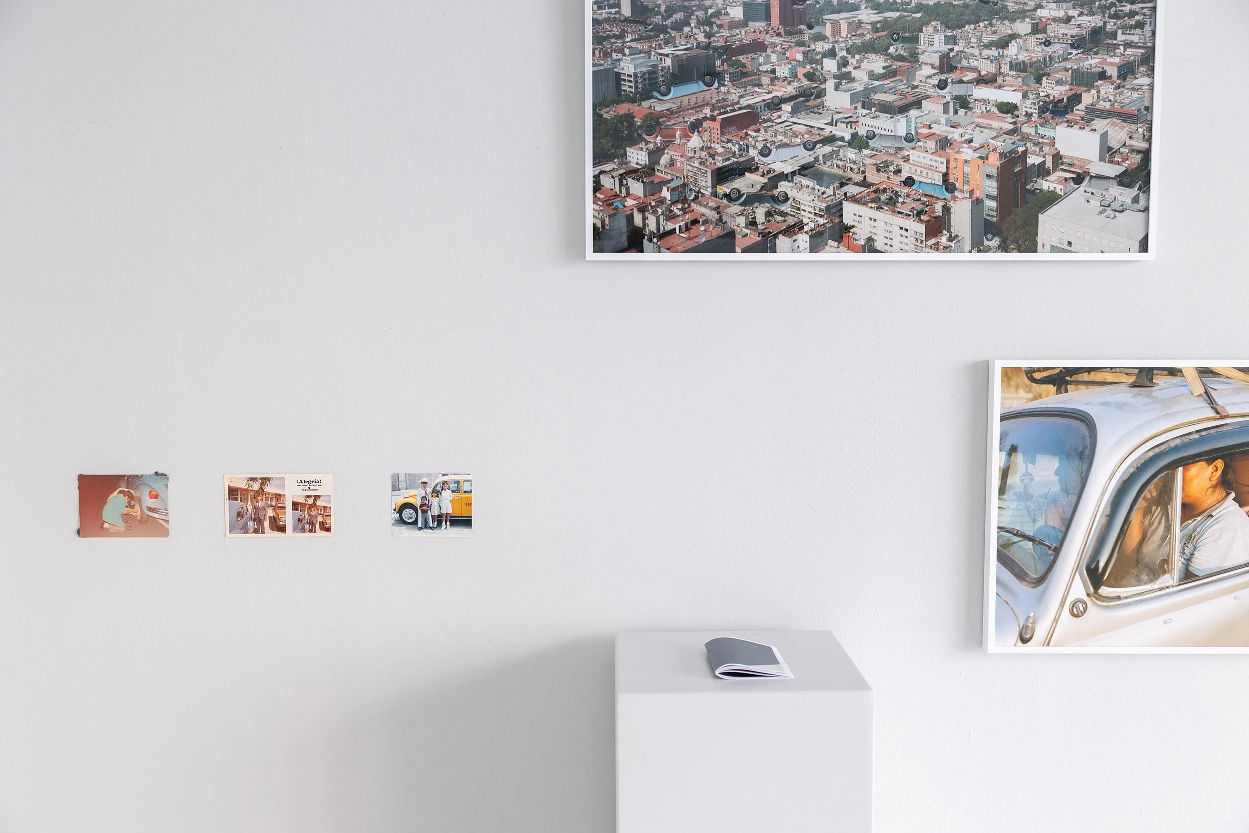 Installation view of Irving Villegas’ LÄUFT exhibition about the Volkswagen Beetle at Kwartier Nord in Hanover, Germany.