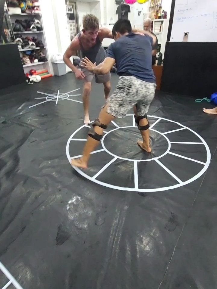 Nice to have 16yr old high-school wrestler Elliot Richard elliot_wrestler2010 and his coach/Dad Quinton visit us while they were in Hong Kong. Good luck with the upcoming Nationals 👊🏻