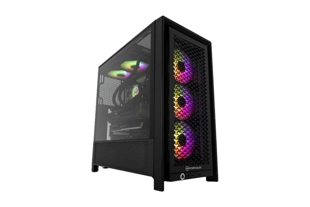 PC gaming PCSpecialist PRO com caixa preta e ventoinhas RGB