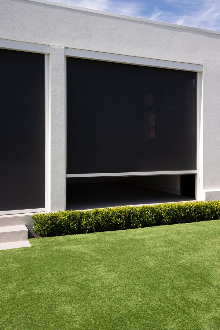 SmartTrack-Power-Blinds-295-SlateGrey-Artificial-Lawn-Augusta.jpg