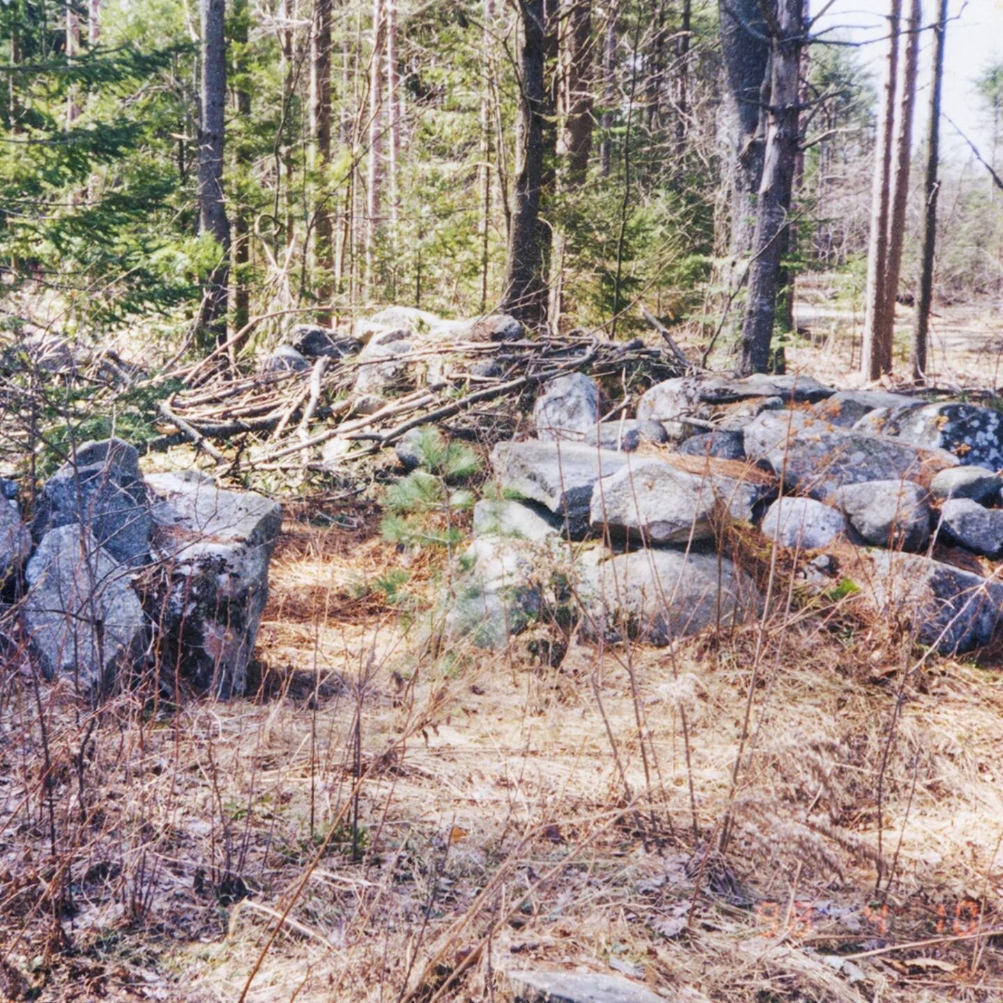 The Durham cattle pound was built by John Newell in 1821. Stray animals of the town were kept there until their owners came and paid the keeper fee to get them back. The Historical Society restored it and dedicated it to the public in 1981.

#durhamm