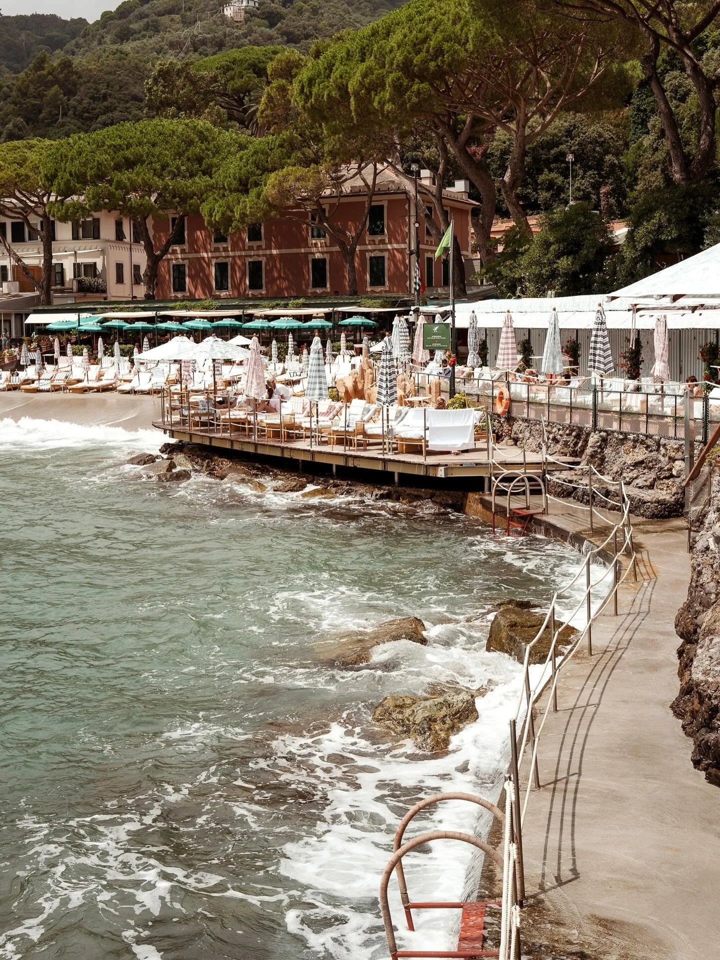 Portofino charm, tucked-away beauty of Spiaggia di Paraggi, chic Bagni Fiore Dior, unforgettable seafood at Langosteria, pure Ligurian magic. 🌊🦐☀️
#portofinoitaly #liguria #bagnifiore #paraggi #diorriviera #italiansummer #ladolcevita #seasidemood #