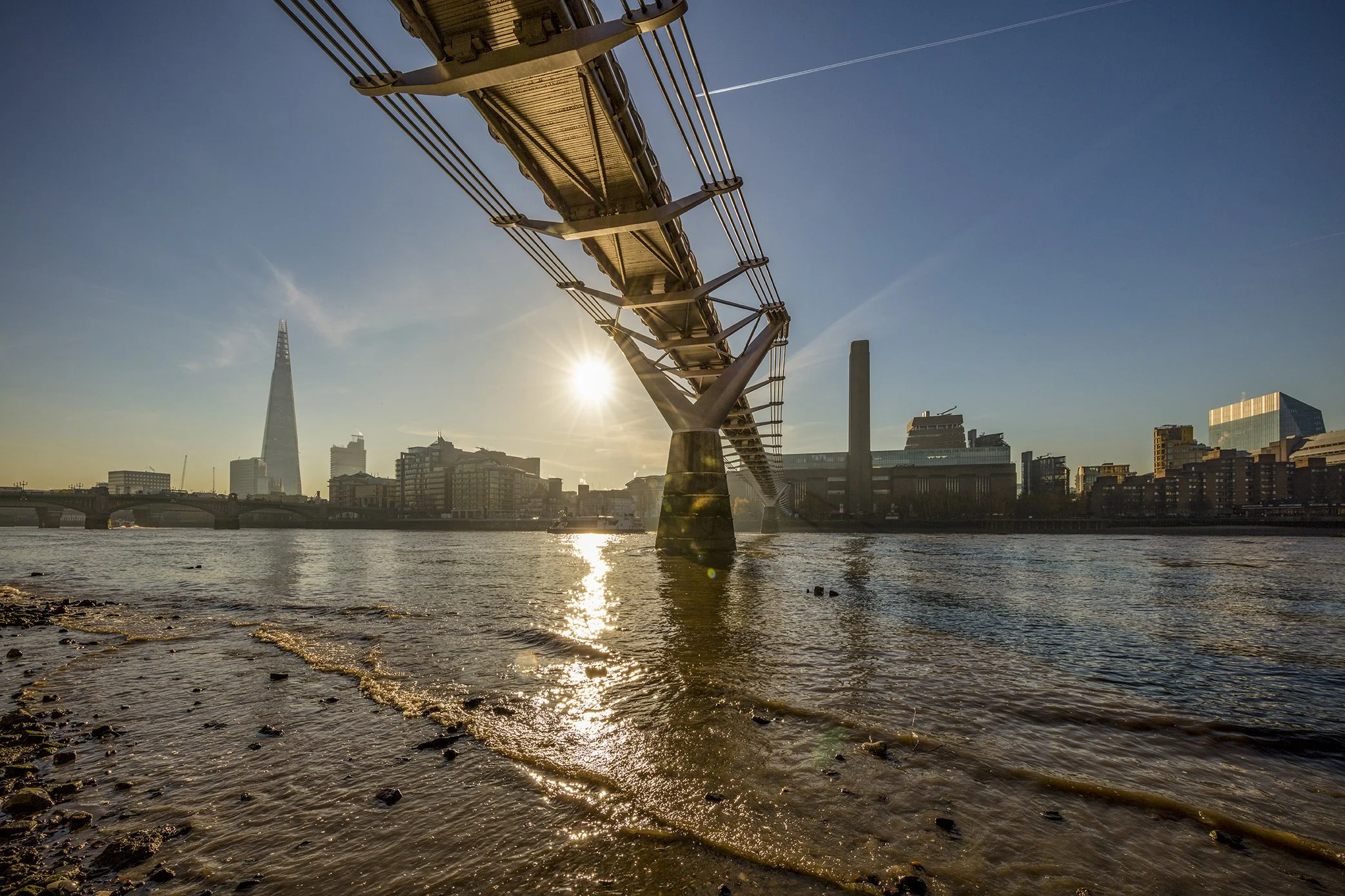 04_London Millennium Bridge.jpg