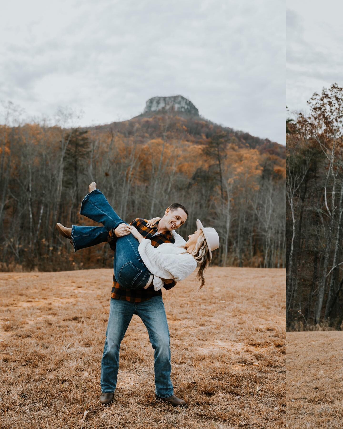 Josie + Brian 🖤

Had so much fun at this engagement session a few months ago (I know, I&rsquo;m so behind on posting! 🙈) &amp; cannot wait to photograph their wedding day in October!
&bull;
&bull;
&bull;
&bull;
#ncweddingphotographer #northcarolina