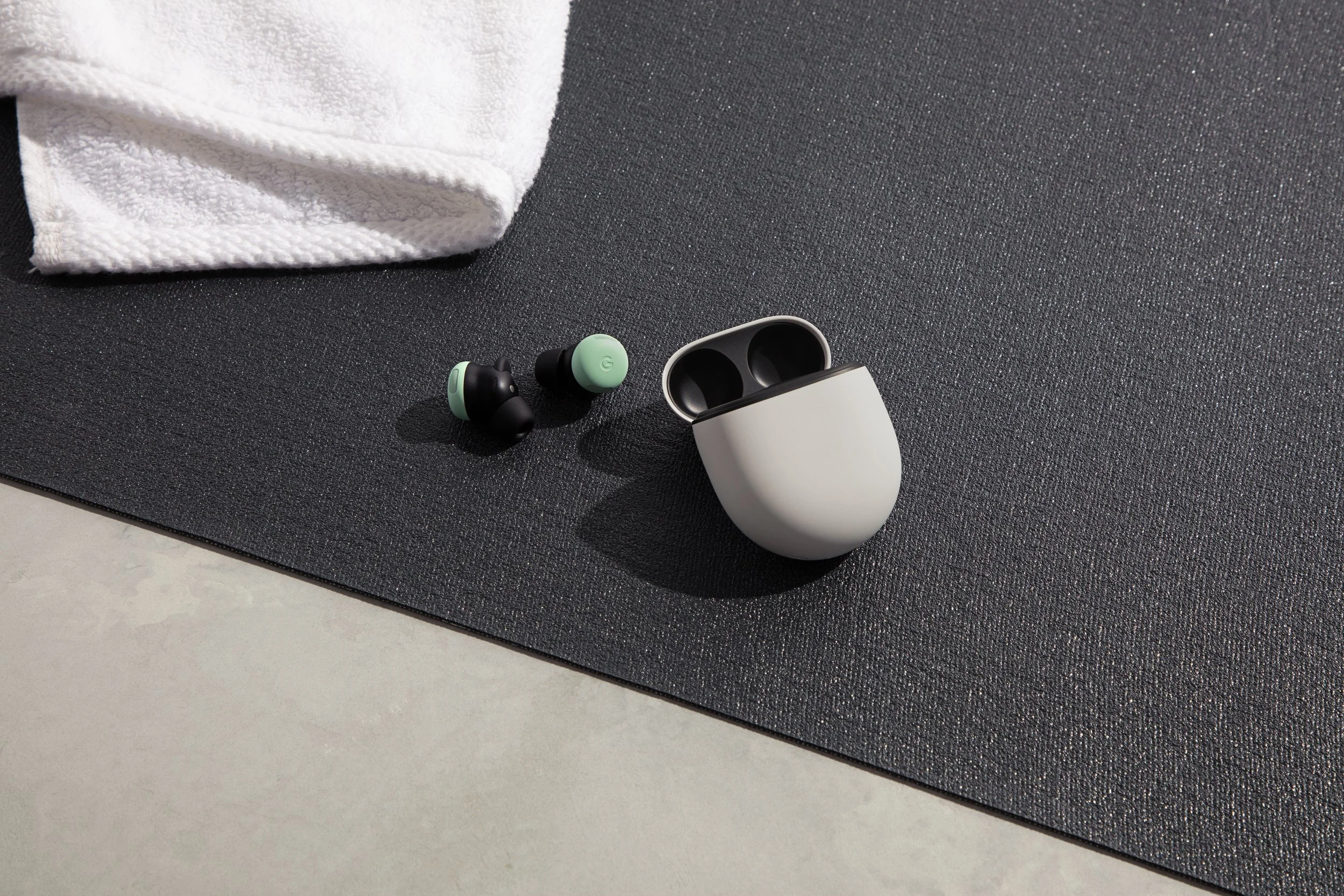 Shot_3_Electronics_GooglePixelBuds_0130.jpg