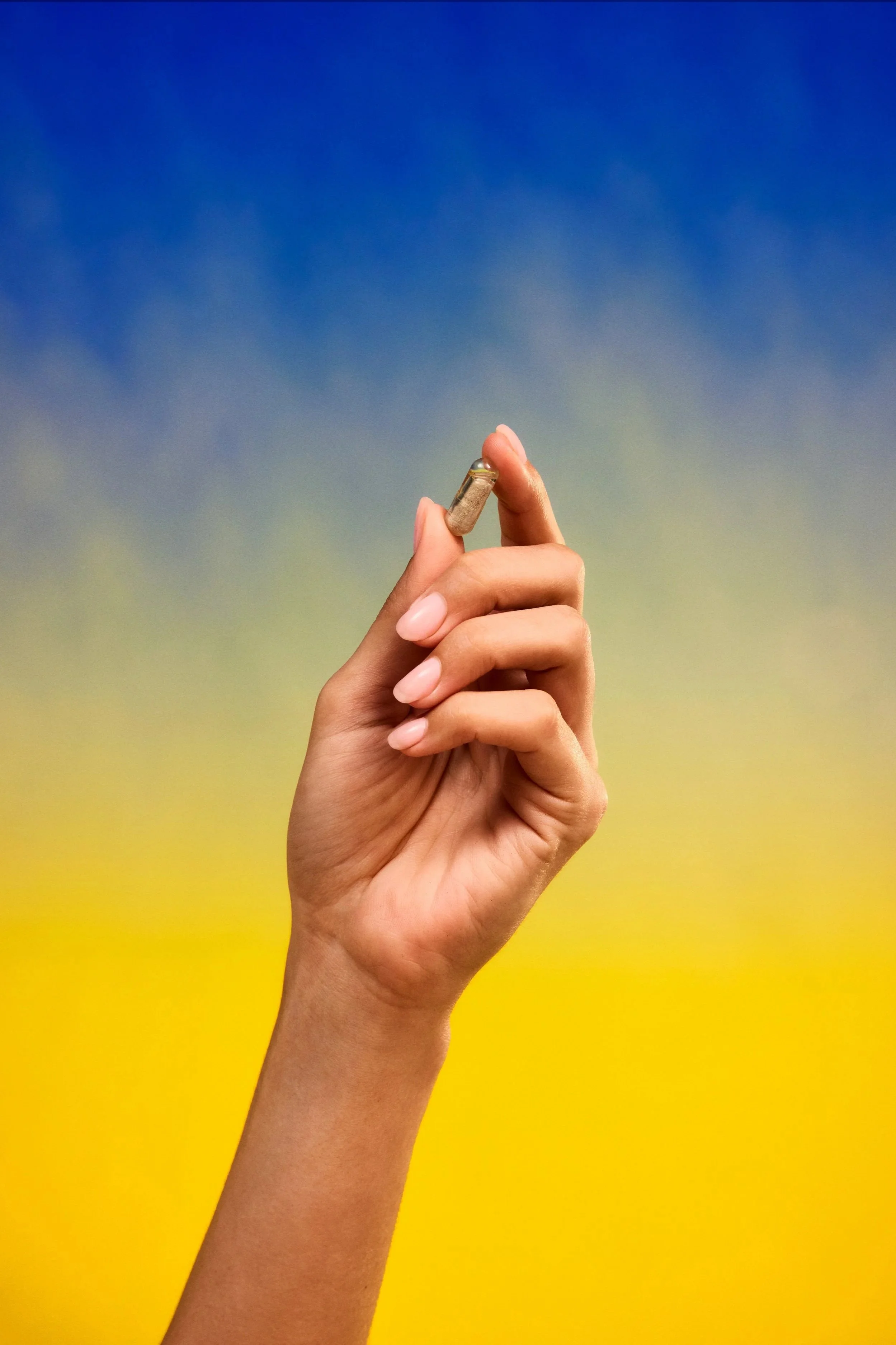 RITUAL_PERIMENOPAUSE_CAPSULE_HAND_1761_BYH_FINAL.jpg
