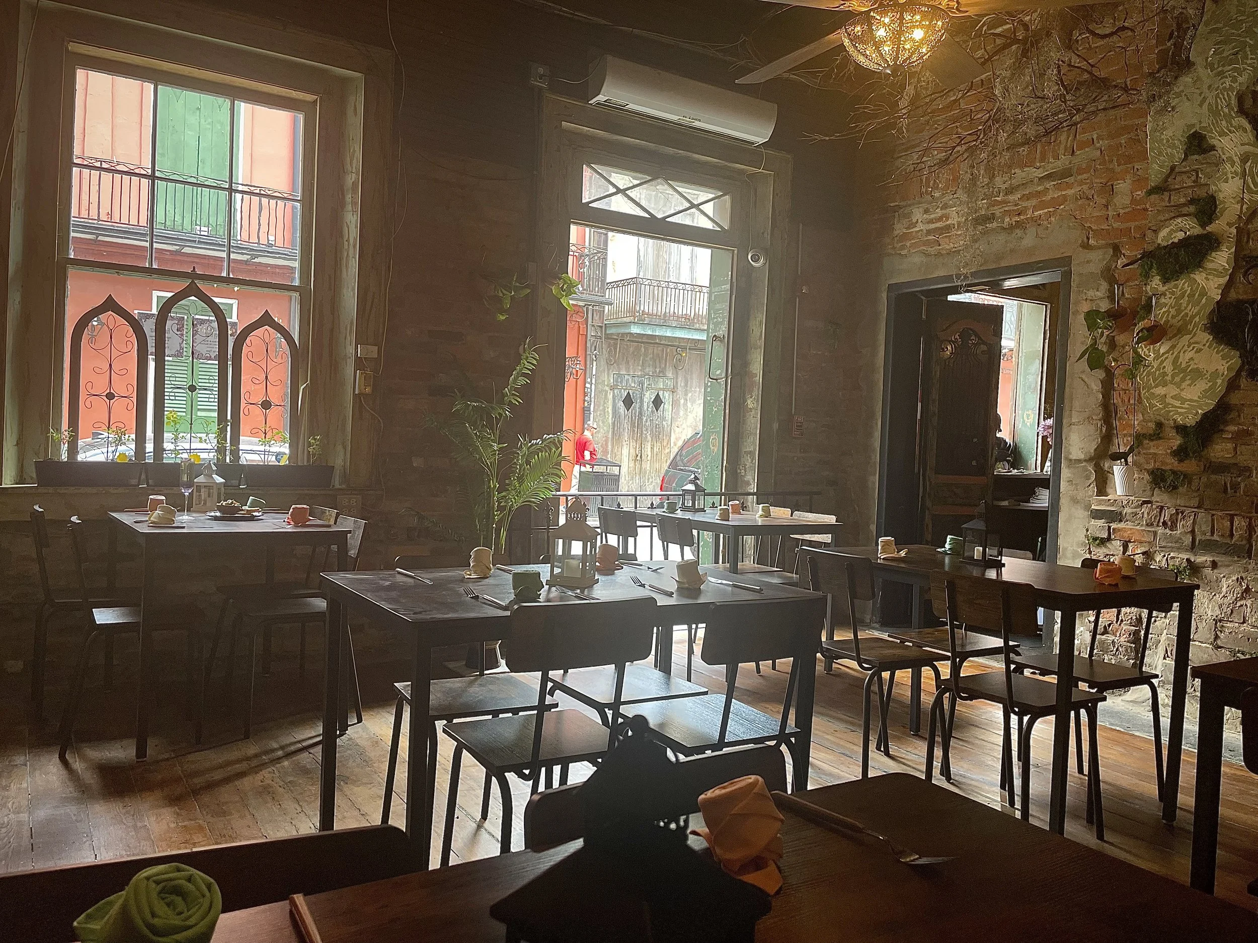 apothecary-diningroom.jpeg
