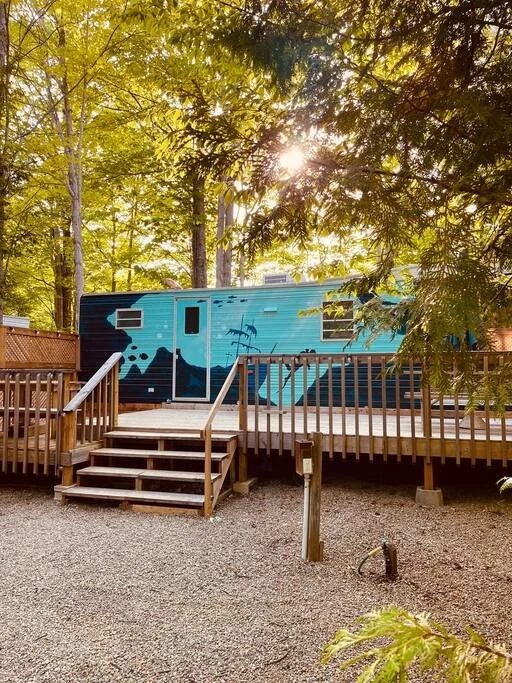 TOBERMORY GROTTO TRAILER