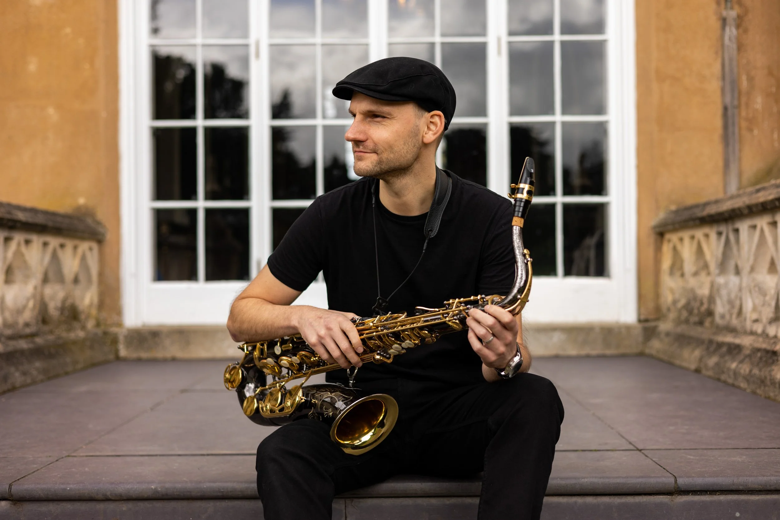Chris Olsen Saxophonist Live music act
