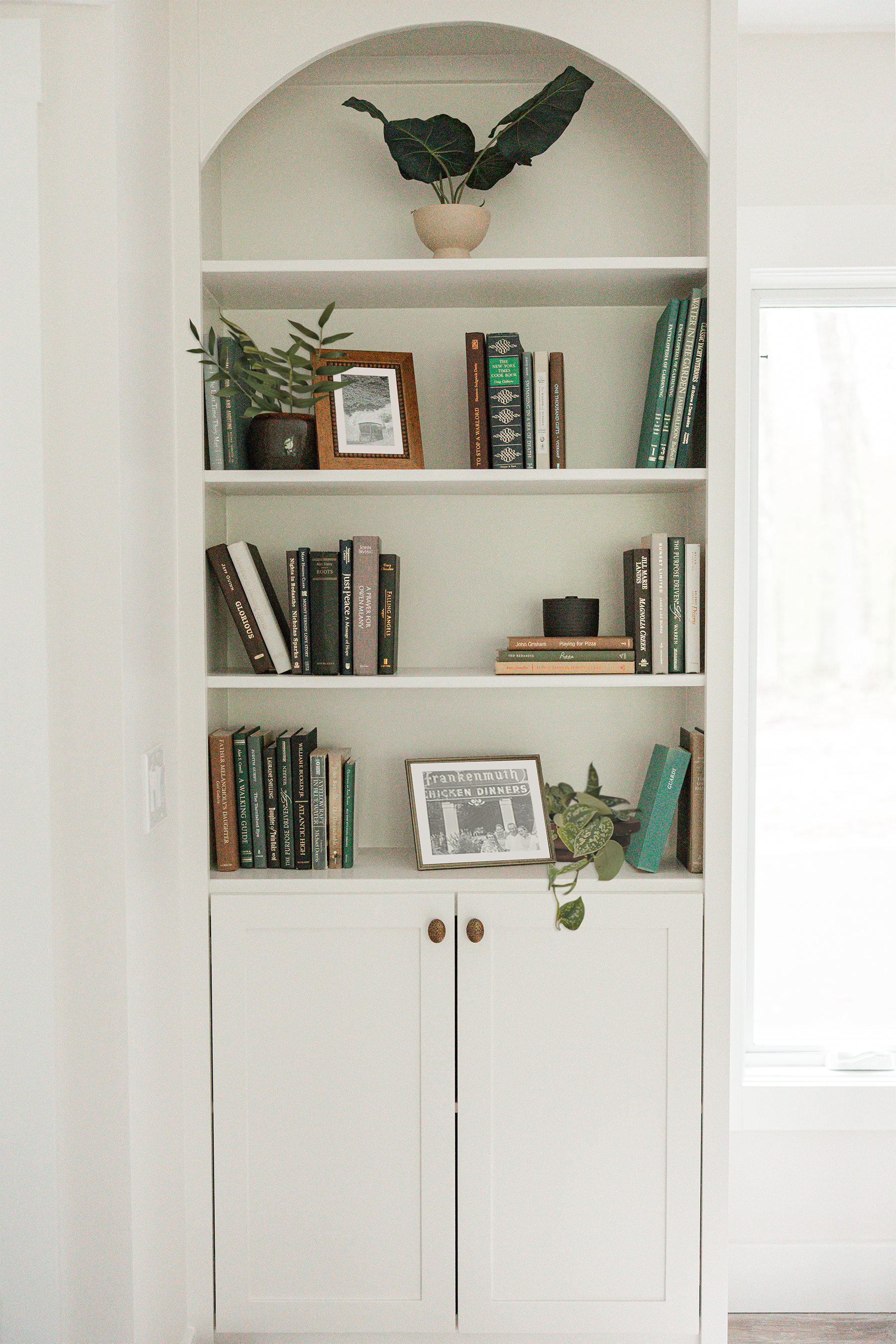 MW Library Shelves-8552_web.png