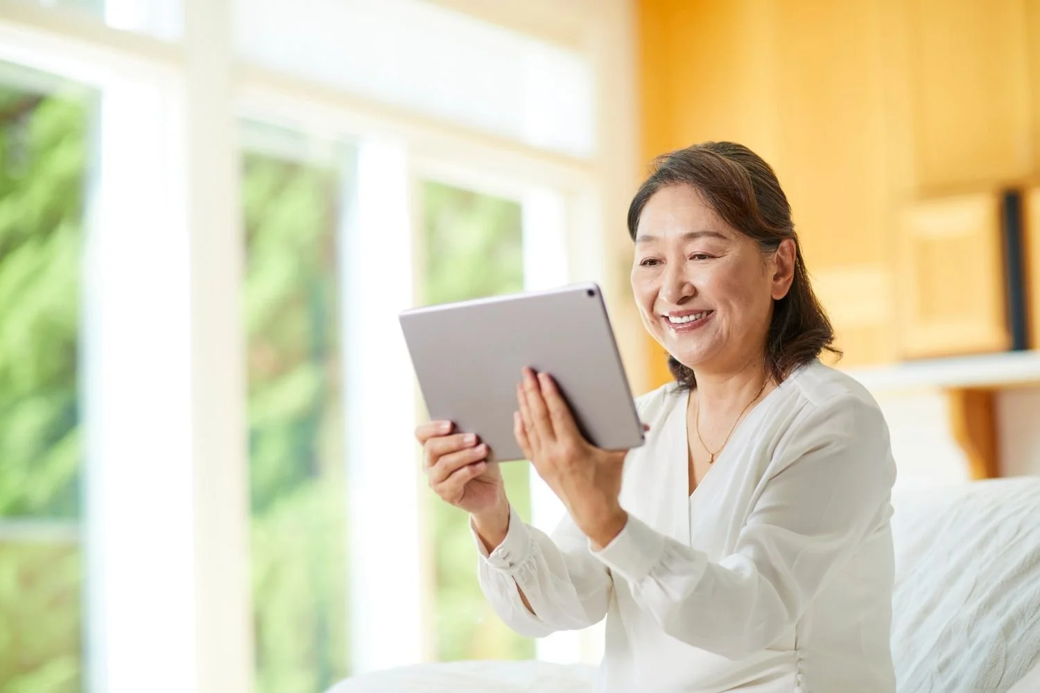 Women on her iPad doing brain games