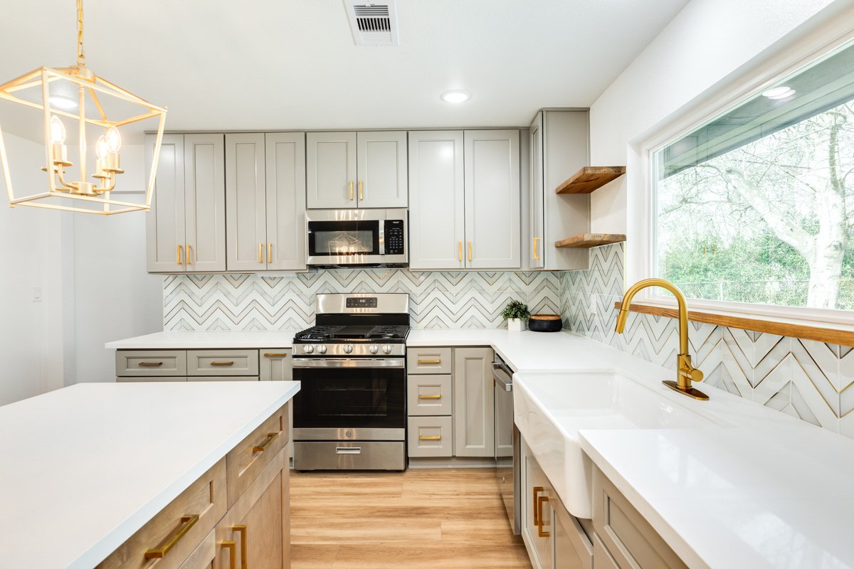 RE-DEVELOPMENT *FLIP* PROPERTY - PERSIMMON AVE. (click to view)