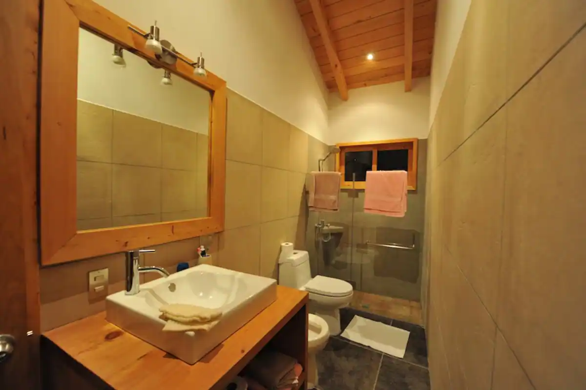 airbnb-lakeside-_0004_340a185b_original.webp.png
