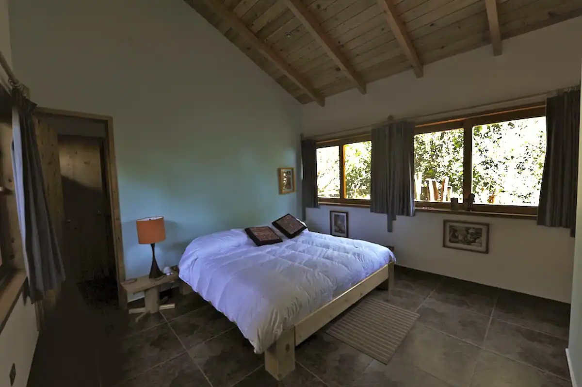 airbnb-lakeside-_0008_610a336f_original.webp.png