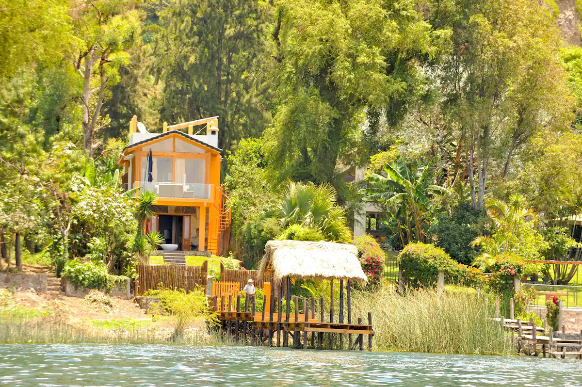 airbnb-lakeside-_0006_3a78bd7f-30ce-4729-9ddc-1cb8373c5dd8.webp.png