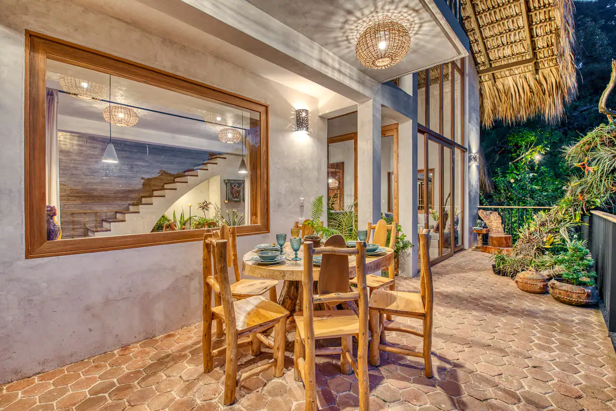 airbnb-san-marcos-jacuzzi_0027cd462ca2-43a4-4235-b99a-486d9163b996.webp.png