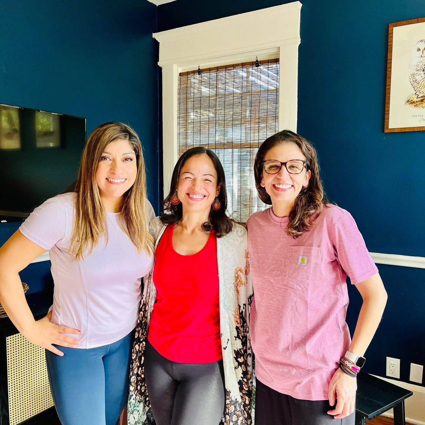 This morning, I had the pleasure of spending time with a fantastic group of Latinx therapists during a sound bath. It was a wonderful opportunity to connect and support one another in a peaceful environment. As therapists, we often hold space for oth