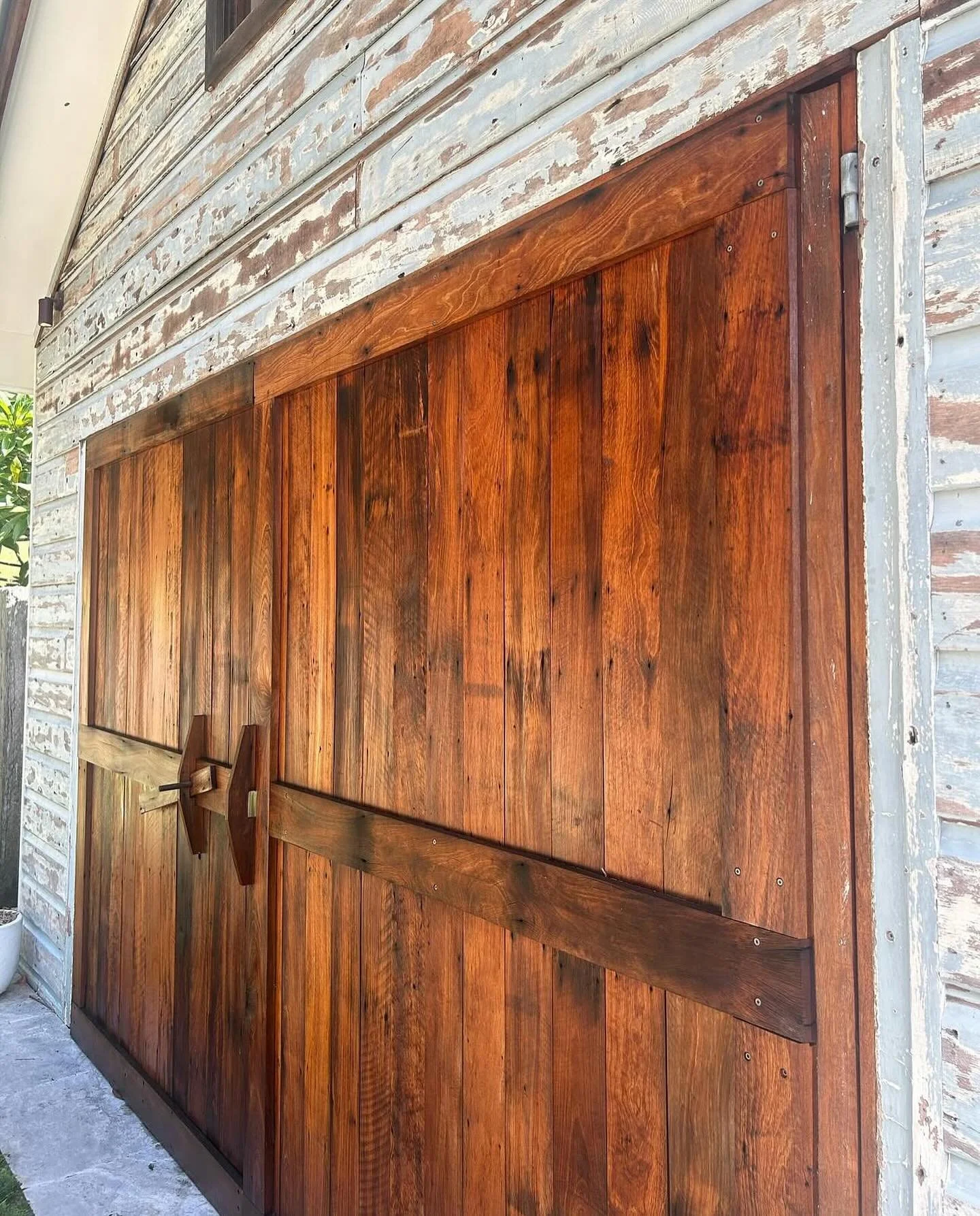Re oiled this barn door 🎨