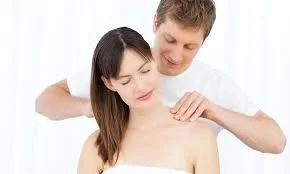 husband giving his wife a massage - which he was taught by licensed massage therapist at Summit Therapeutics massage studio