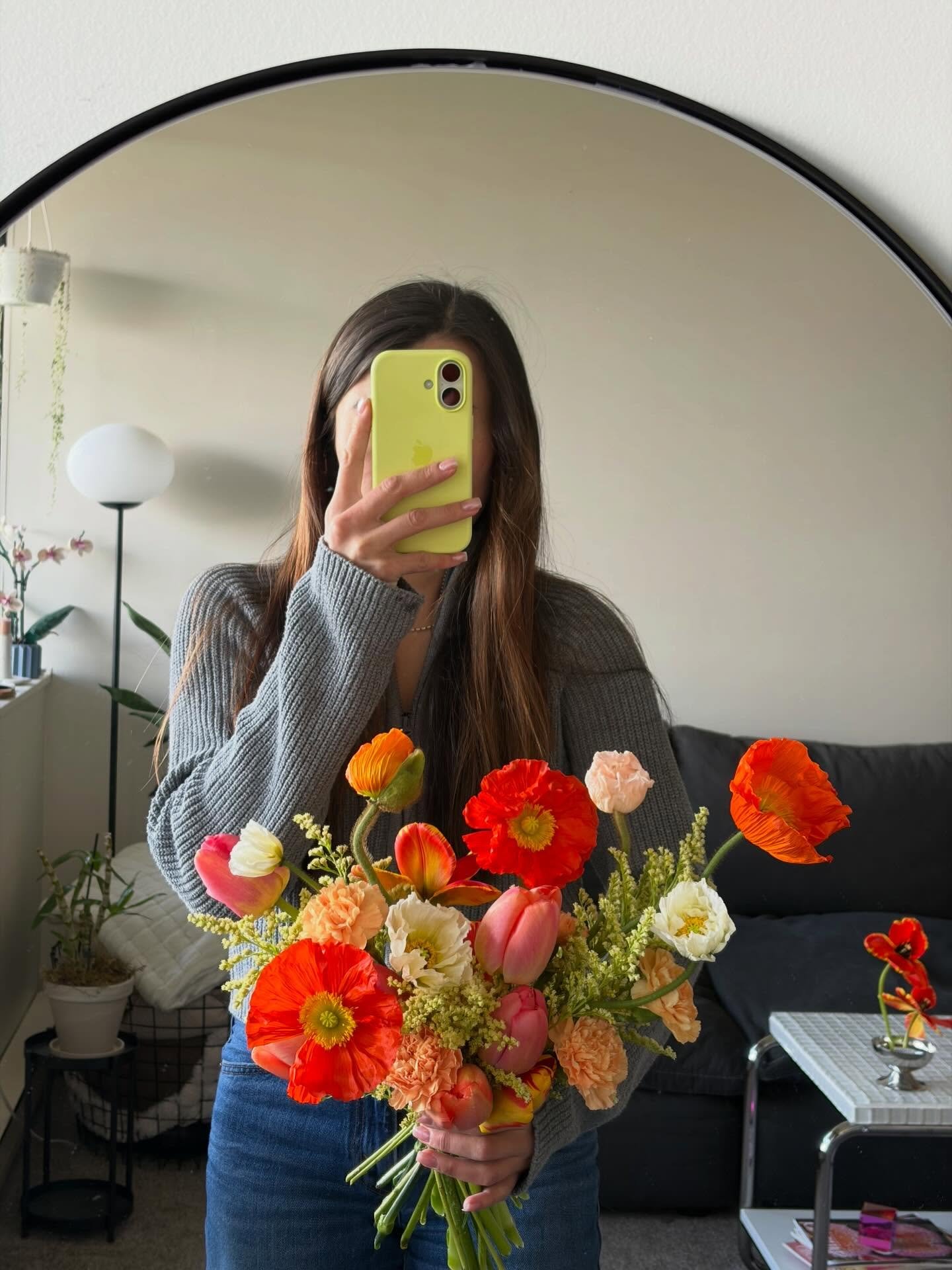 adding some colour to your feed ❤️&zwj;🔥

&mdash;
#florals #floraldesign #vancouver #bouquet #floralsinprogress