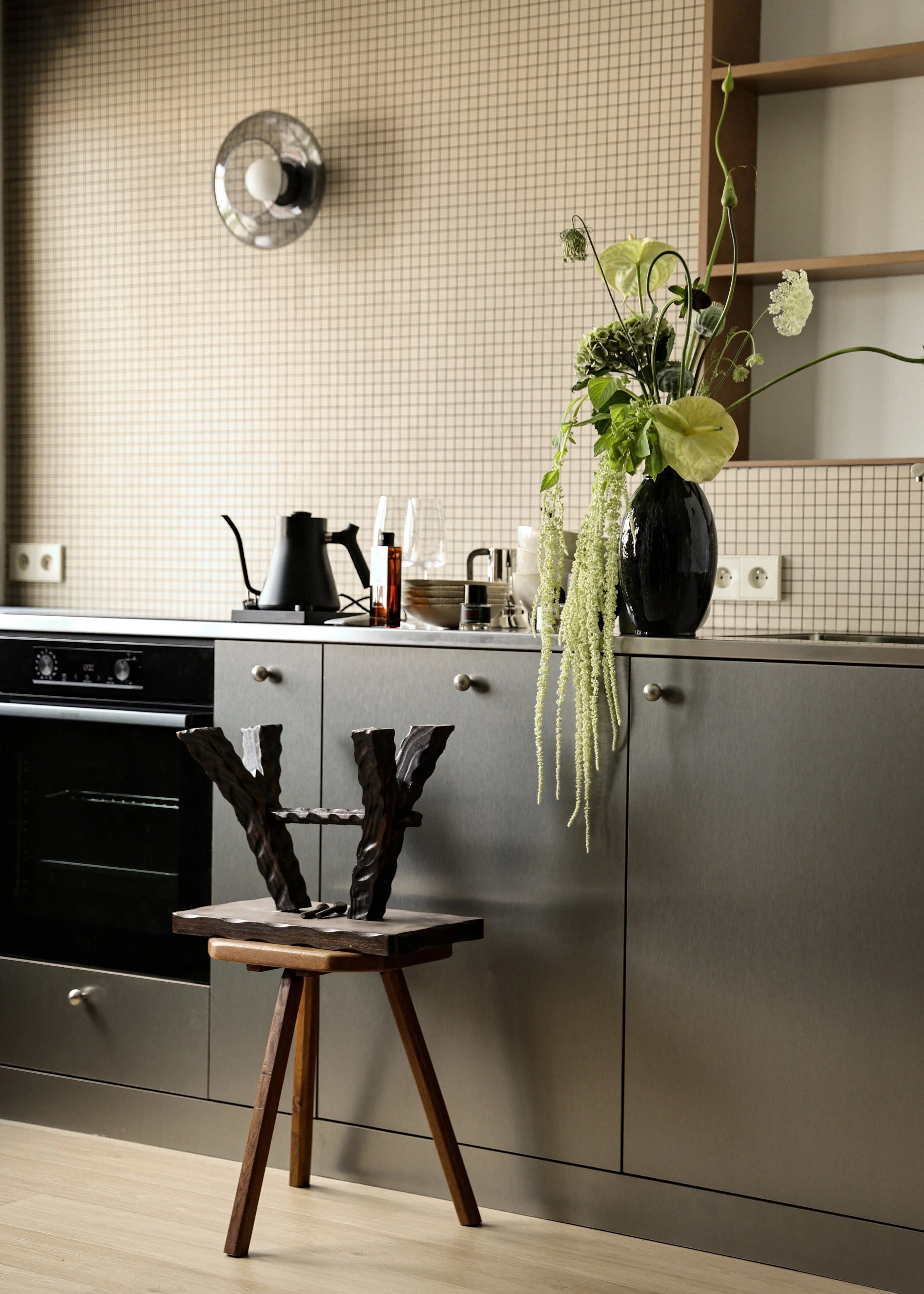 La Page Blanche: A Creatively Composed Apartment by Archives Annexes