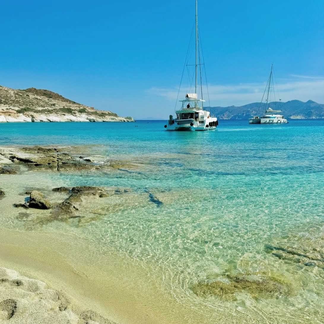 Where should we go today? 💙 _______________________________________ 📷: @rootscosmicdubwarriortraveller #roughlife #greekislands #thiscouldbeyou #yachtlife⚓️ #yachtcharter #greece #vitaminsea