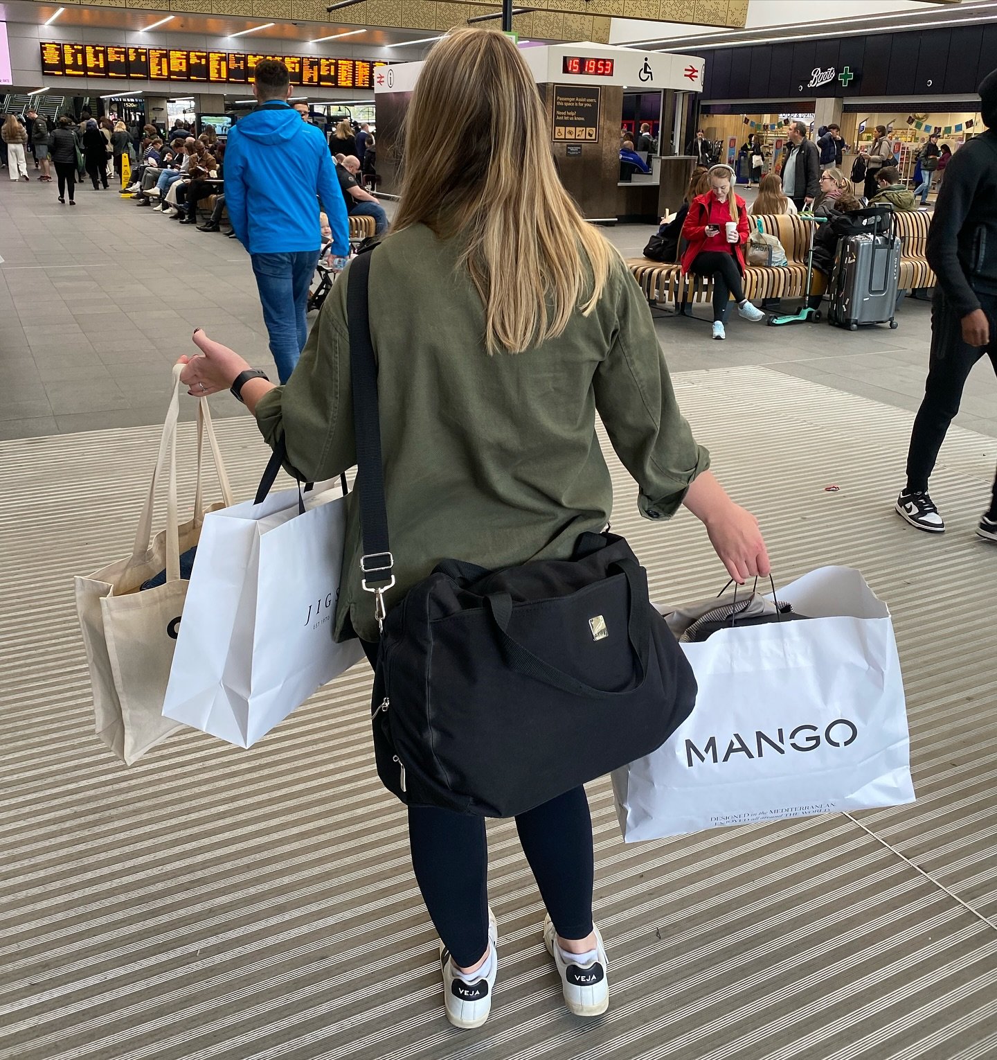 H A P P Y  C L I E N T = 
H A P P Y  S T Y L I S T ✌🏻

Been busy busy with Shopping Experiences lately 🛍️ This one was with a lovely ex-John Lewis client who has recently become a new Mum &amp; wanted to re-discover her style as it stands today. 

