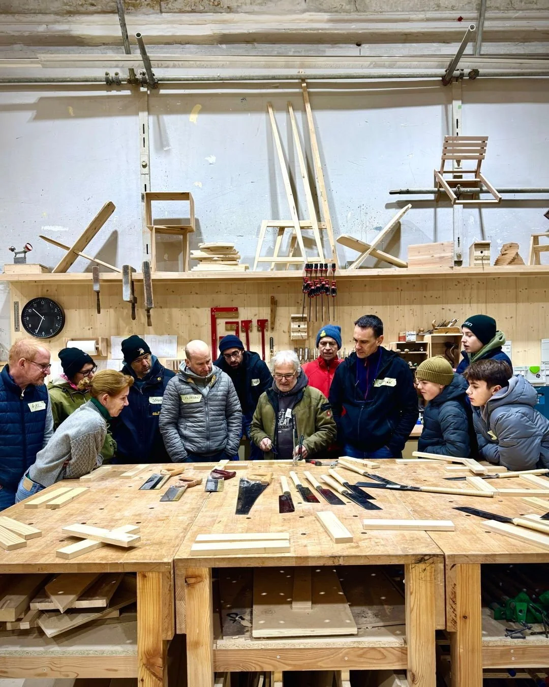 Zwei Tage. Elf Menschen. Ein Wochenende voller Holz, Fokus und &bdquo;Ich kann das wirklich!&ldquo;.

Unser erstes Intensiv-Wochenende war ein wahres Feuerwerk an Motivation, Pr&auml;zision und guter Energie.

Von den ersten Anrissen bis zur ersten H