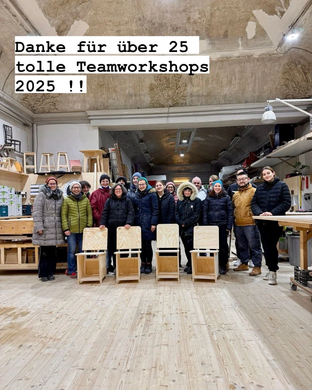 Unser&nbsp;letzter Teamworkshop 2025&nbsp;ist &uuml;ber die B&uuml;hne gegangen &ndash;
gemeinsam mit dem gro&szlig;artigen Team der&nbsp;WU Wien.
18 hochmotivierte Mitarbeiter:innen, ein Ziel und am Ende&nbsp;4 St&uuml;hle f&uuml;r einen guten Zweck