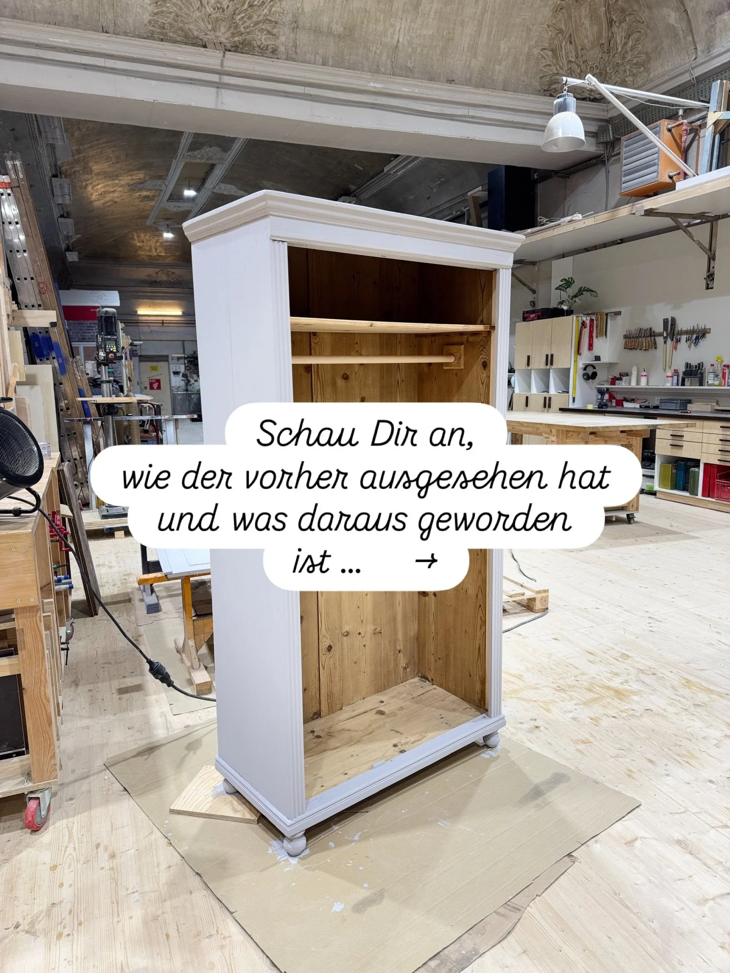 Transformation! Wie aus einem alten, ramponierten Bauernkasten ein wundersch&ouml;ner Kast wird.

Eine unserer KursteilnehmerInnen, Karoline, hat sich verliebt - in diesen alten und sehr mitgenommenen Bauernkasten. Und weil sie ihn nicht nicht kaufen