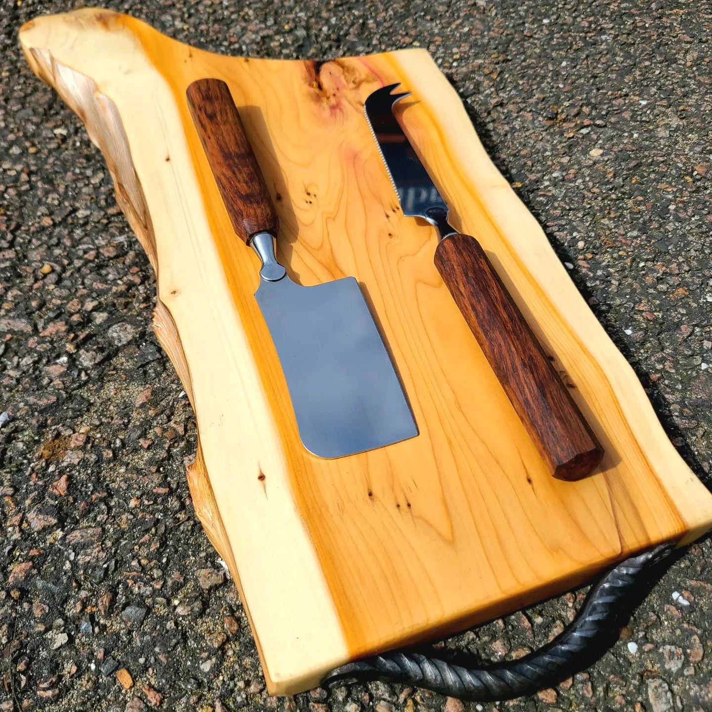 I had a whole lot of fun today with taking some photos of for our new course we will be offering especially for our cheese lovers. English Yew cheeseboard with forged handle, stainless steel cheese knife and cheese axe with antique oakhandles. Finish