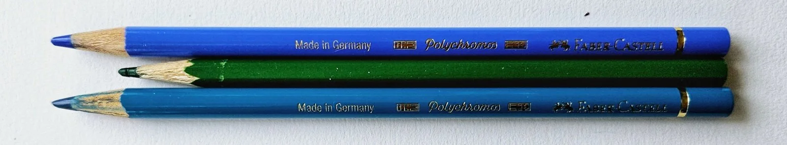 kleurpotloden die een analoge kleurcombinatie tonen