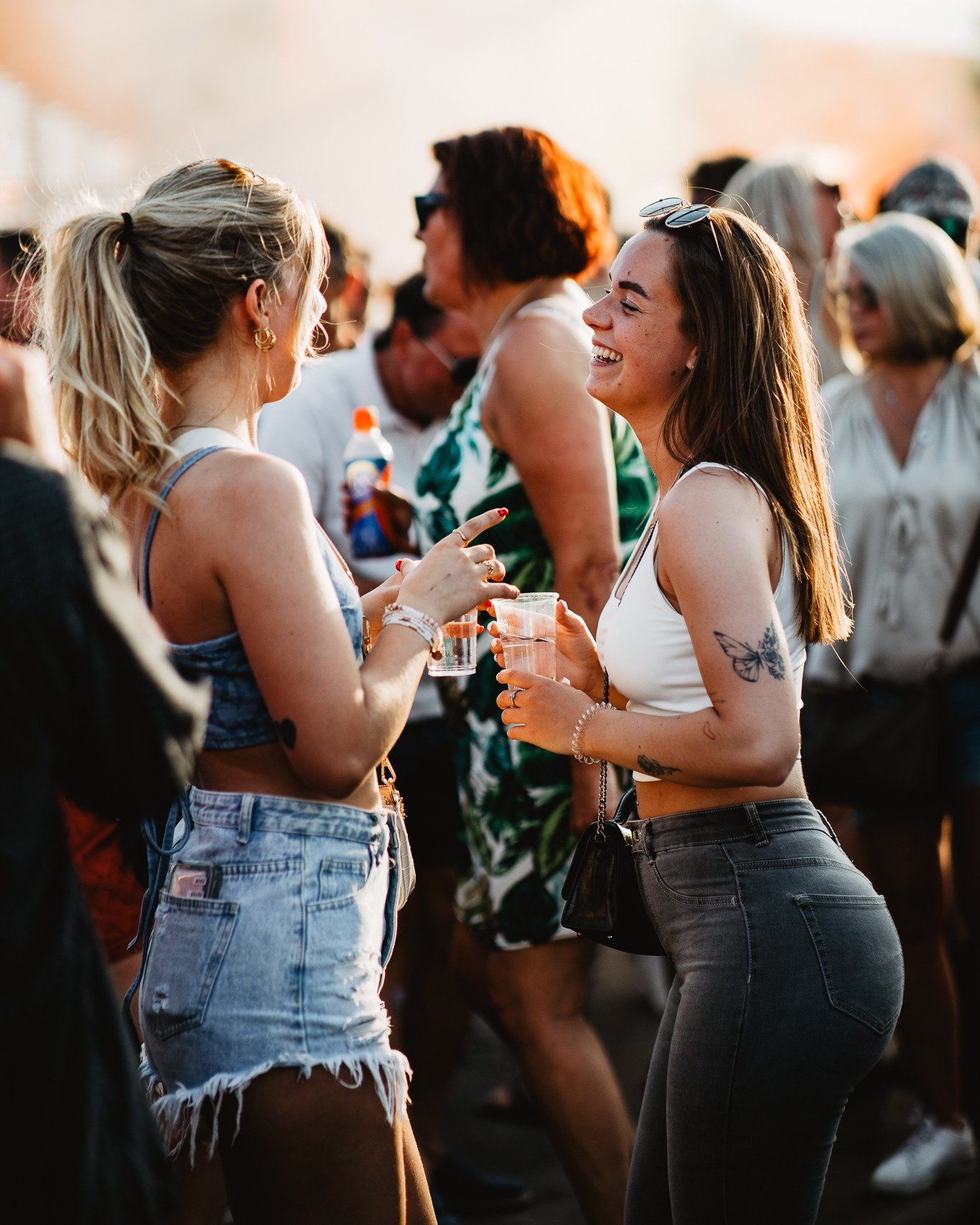 Zon op je gezicht. Bass in je borstkas. Vrienden om je heen.
Dit &iacute;s Buitensporig. 🔥 Verwacht zwoele sets, knallende energie en de mooiste mensen van Leiden en ver daarbuiten.

🎟️ Tickets vliegen de deur uit: buitensporigfestival.nl

#Buitens