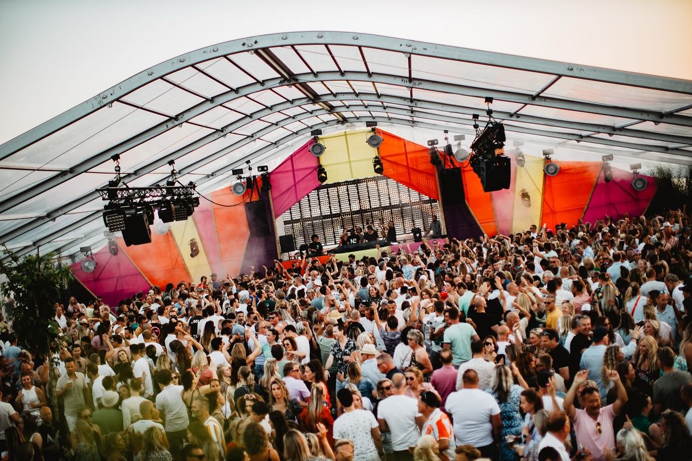 Z&oacute; voelt Buitensporig&hellip;
Zon op je bol, beats in je hart, biertje in je hand &amp; je allerleukste mensen om je heen. Dit wil je meemaken.

7 juni | Valkenburgse Meer 
Tickets gaan lekkerrrrr &ndash; scoor die van jou op: buitensporigfest