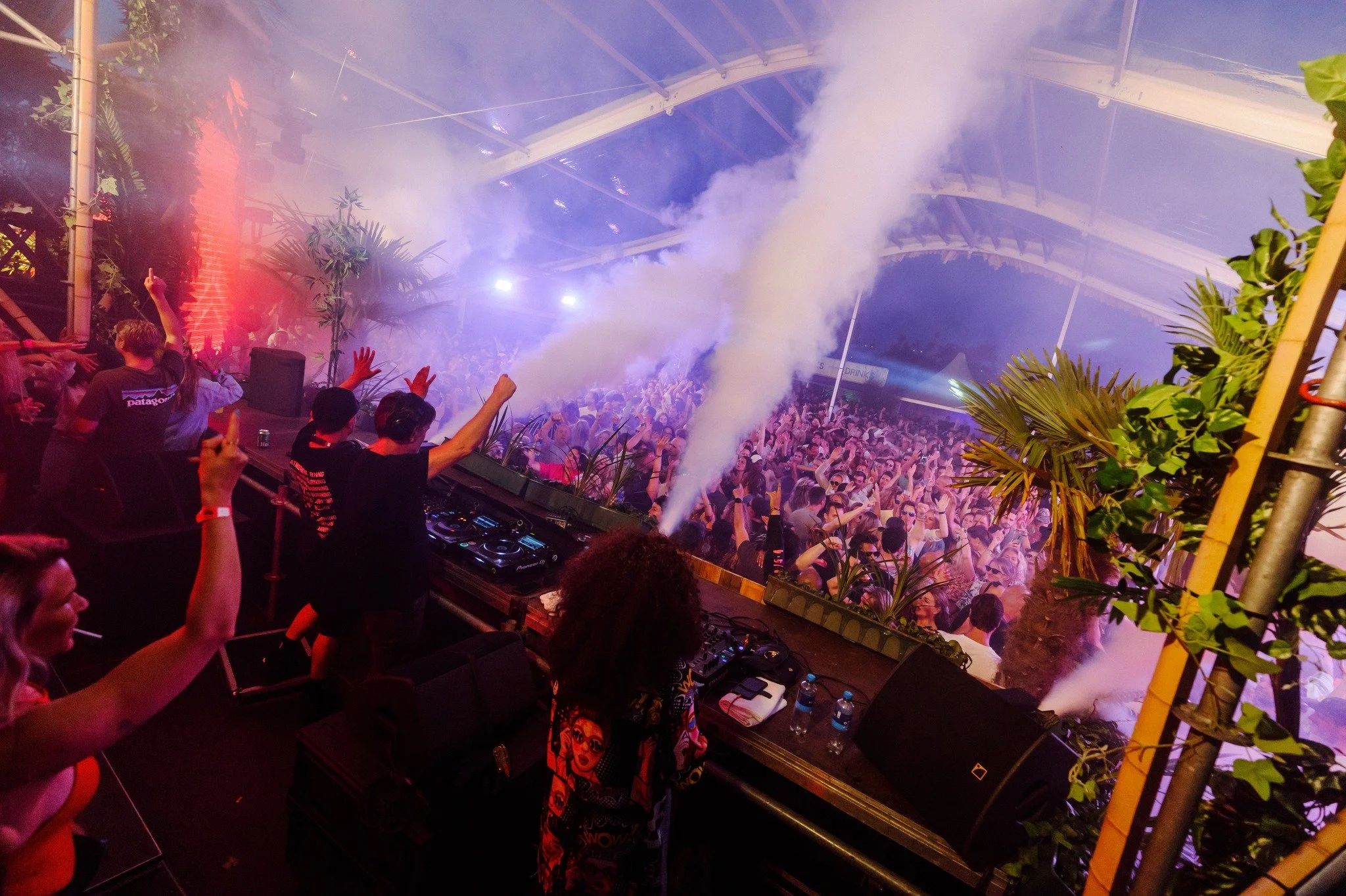 Zin om het dak eraf te blazen? Wij wel.💥 Geen filter, geen poespas, volle bak feest. 

Bij zijn: buitensporigfestivestival.nl ✨

#Buitensporig2025 #KnallenMaar #Festivalleiden #Brassesriebuitenhuis #valkenburgsemeer