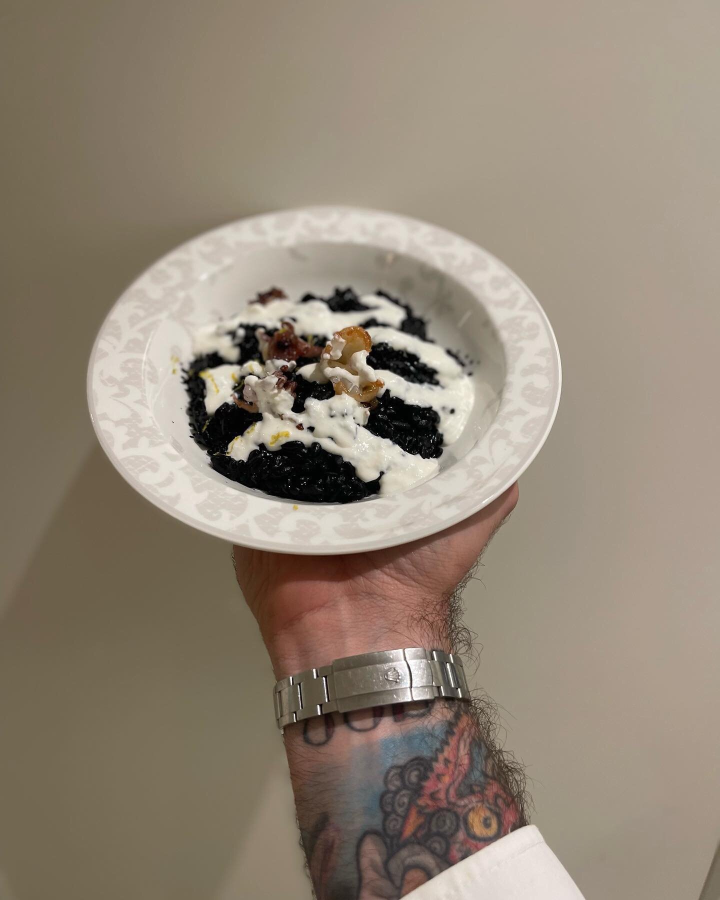 Risotto Black ink squid/Chipirones/Creamy burrata sauce IS NOW AVAILABLE in my Private Party/Dinners in 3 versions: plating/sharing/bowls foods and of course served with the best rice @risoacquerello 
ALESSANDRO COLLI PRIVATE CHEF 
#risotto #risottoa