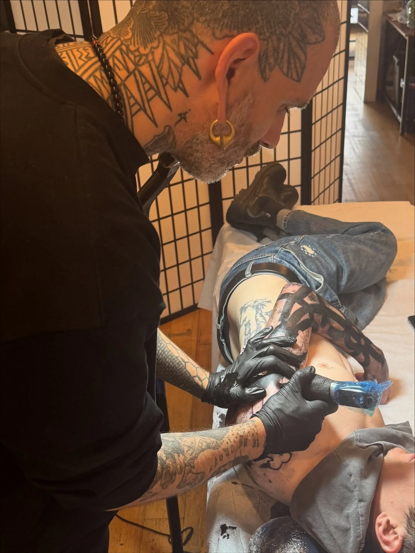 Always a wonderful time when our friend @anttheelder comes to see us and make their own type of tattoo magick. 

Ant will be back with us in the new year! thanks for looking and stay tuned for upcoming dates