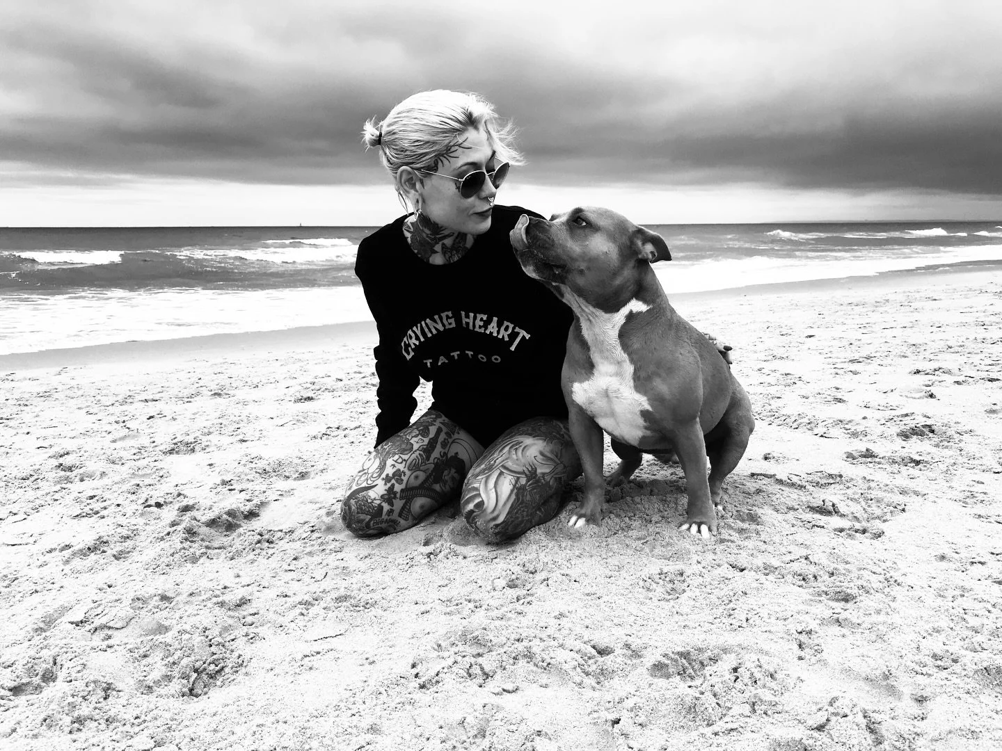 @kativaughn and Bronx in the summer sun to help warm yall up on this snowy December day. 

day 4 of #petsandtats @ #GLNYC 

dog: BRONX 
tats: t!ts and trap