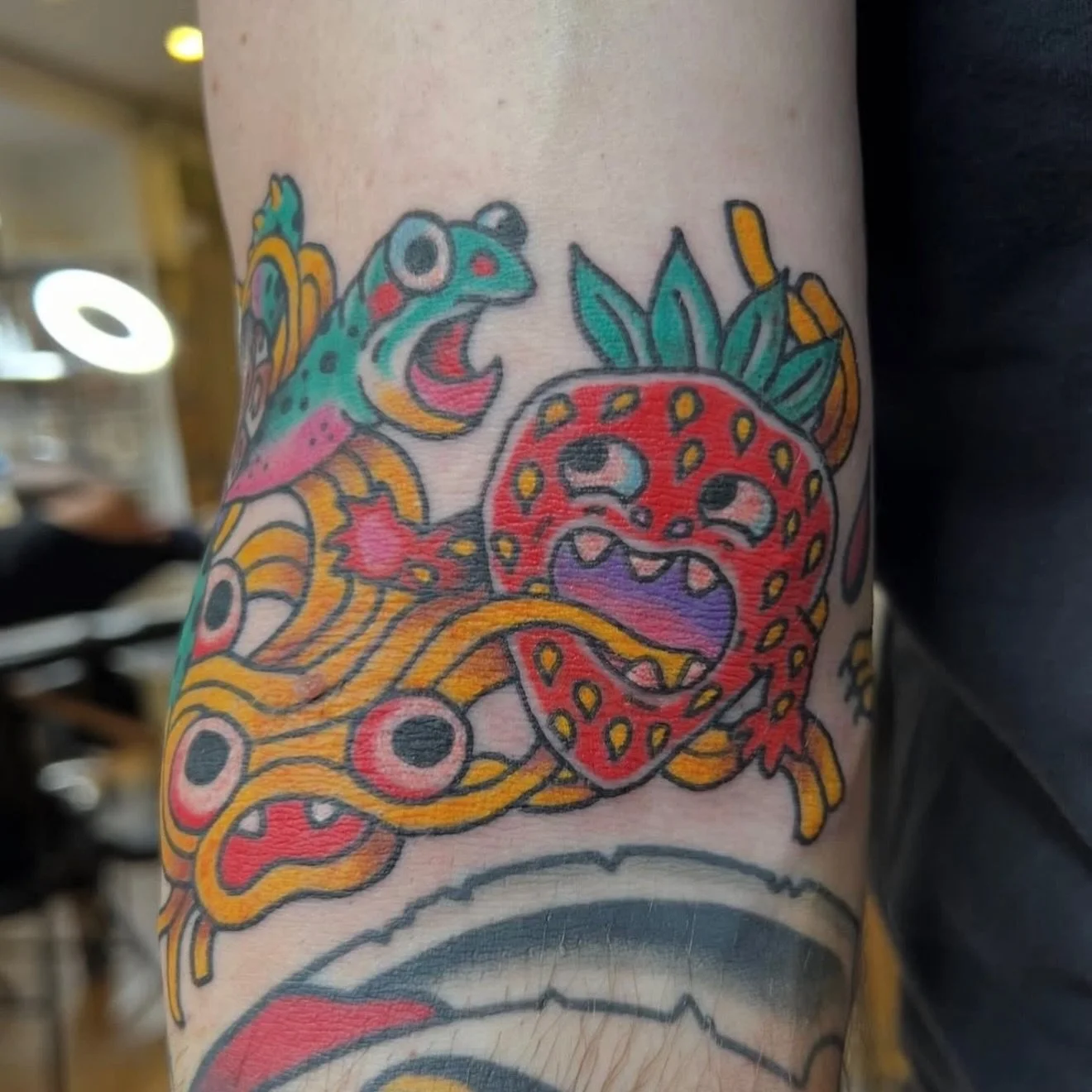 when turtles attack!  love this lil dude getting his grub on by @henbohenning 

time on the books in the coming weeks, please email to book:
henbotattoo@gmail.com