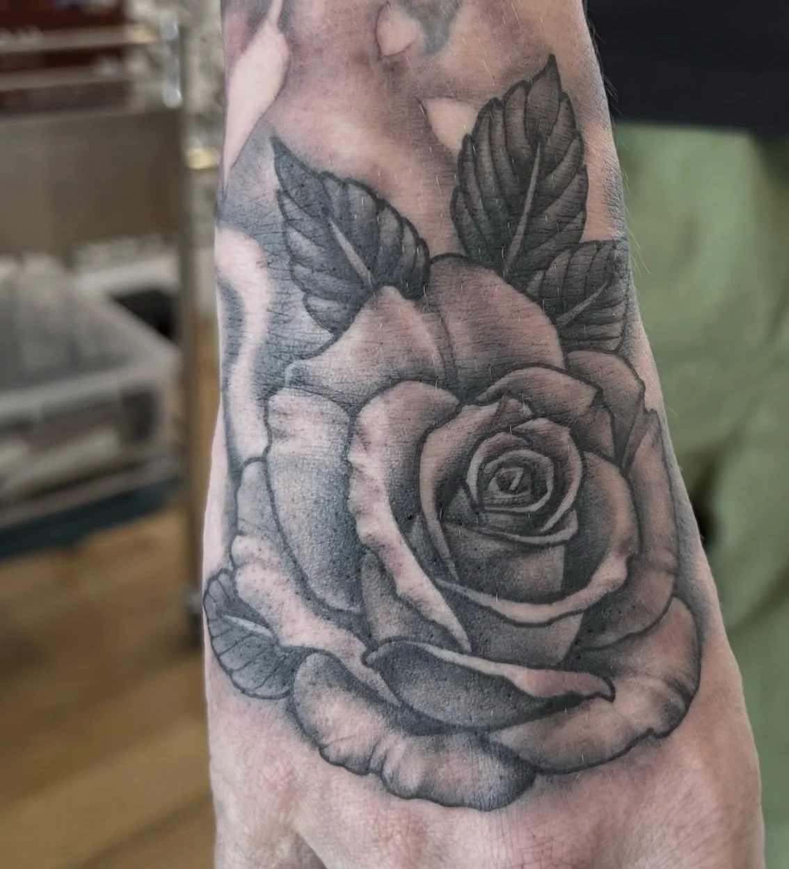 @justinweatherholtz made a classic b&amp;g rose yesterday here at #GLNYC 

today&rsquo;s the last day for his flash preorders ! head over to his webstore to get yours.
link in his bio