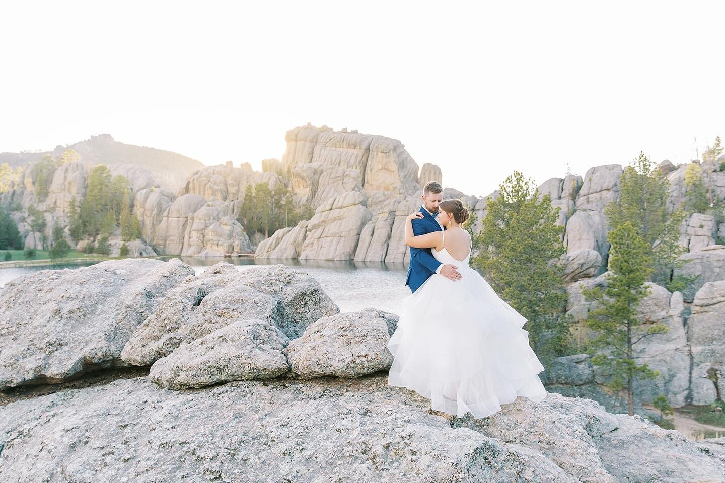 Golden hour in the beautiful Black Hills with K &amp; D at Sylvan Lake. One of my favorite places! ✨

#blackhillswedding #blackhillssd #goldenhour #goldenhourmagic #sylvanlake #lakewedding #blackhillsphotographer #sylvanlakesd #custerstatepark #adven