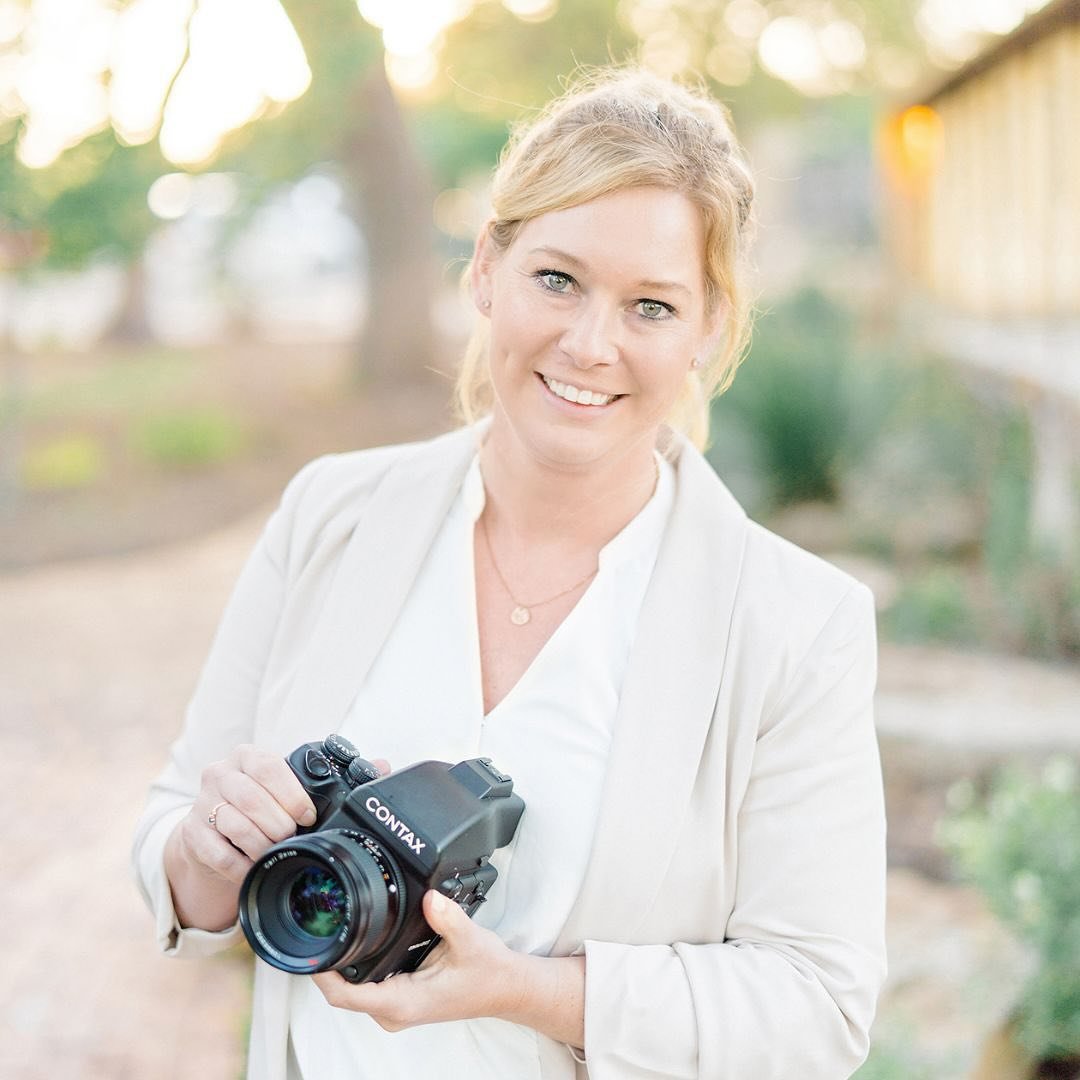 New headshots mean a new quick introduction post: a huge thank you to my sister @lynseyprosserphotography for snapping these for me when we were in Texas! There are few things I hate more than being on this side of the camera, but she&rsquo;s one of 