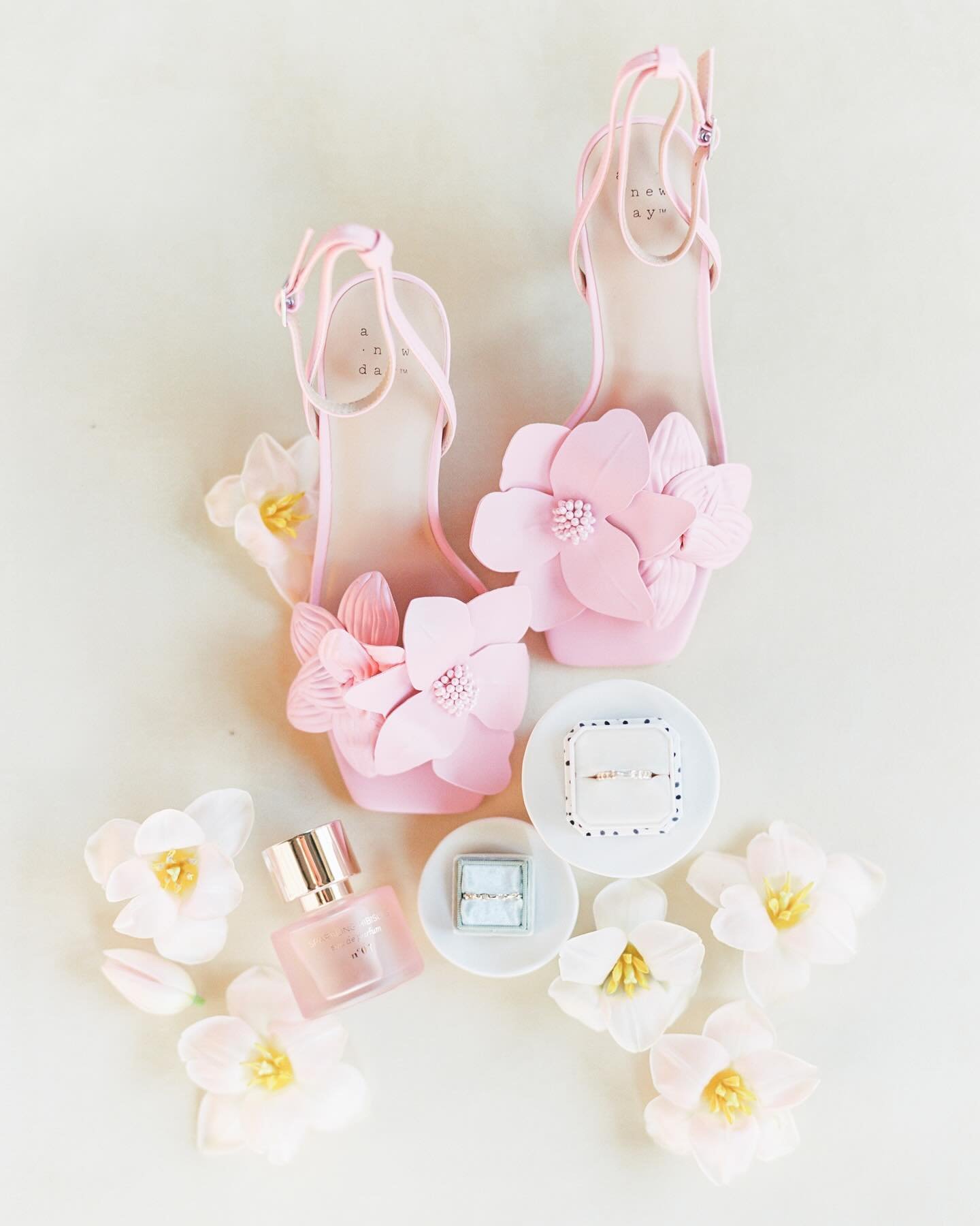 It&rsquo;s May! Which means we&rsquo;re officially into our wedding season and it feels like those cold, dark days are finally behind us 🌸 

And who doesn&rsquo;t love a bright-colored flatlay? The pink shoes are definitely a win for me! I love kick
