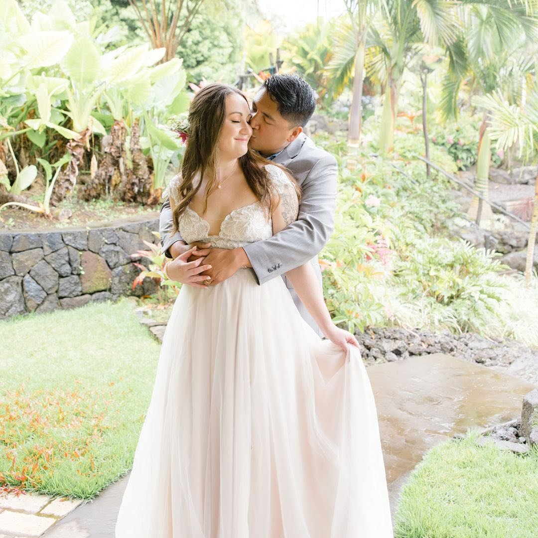 A year ago we were in Hawaii celebrating Breezy + Brandon in Kailua-Kona. The most beautiful, rainy wedding day full of tropical details and a next-day session in the ocean. Such a dream! I&rsquo;ll take all the Hawaii weddings, please-and-thank-you 