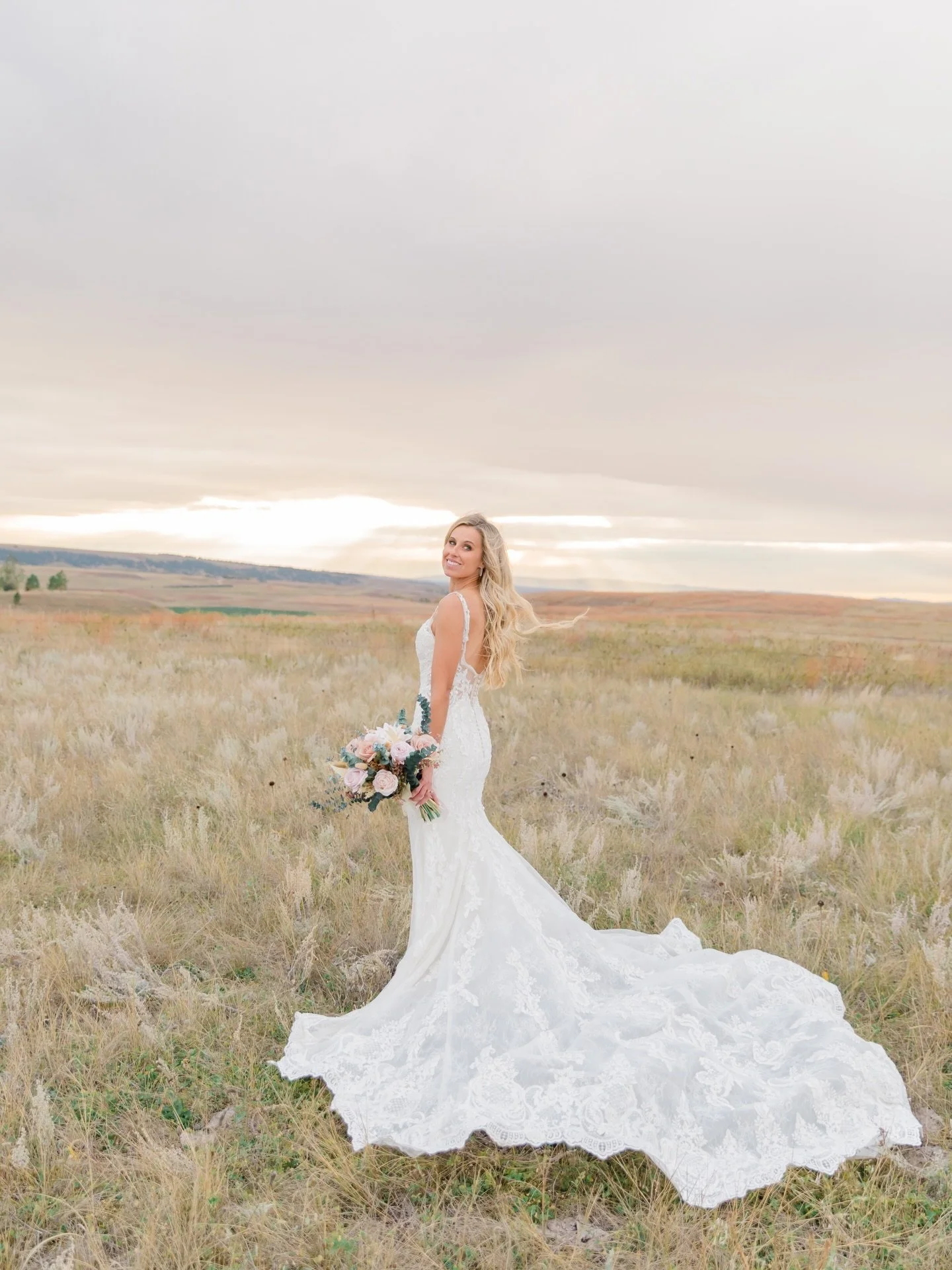 Happy Monday, friends! It&rsquo;s crazy to think Christmas is only 10 DAYS away! 

Don&rsquo;t forget: we&rsquo;re offering $400 off all wedding collections booked before 12/31 before our 2026 collections are live! 

And gift card purchases over $200