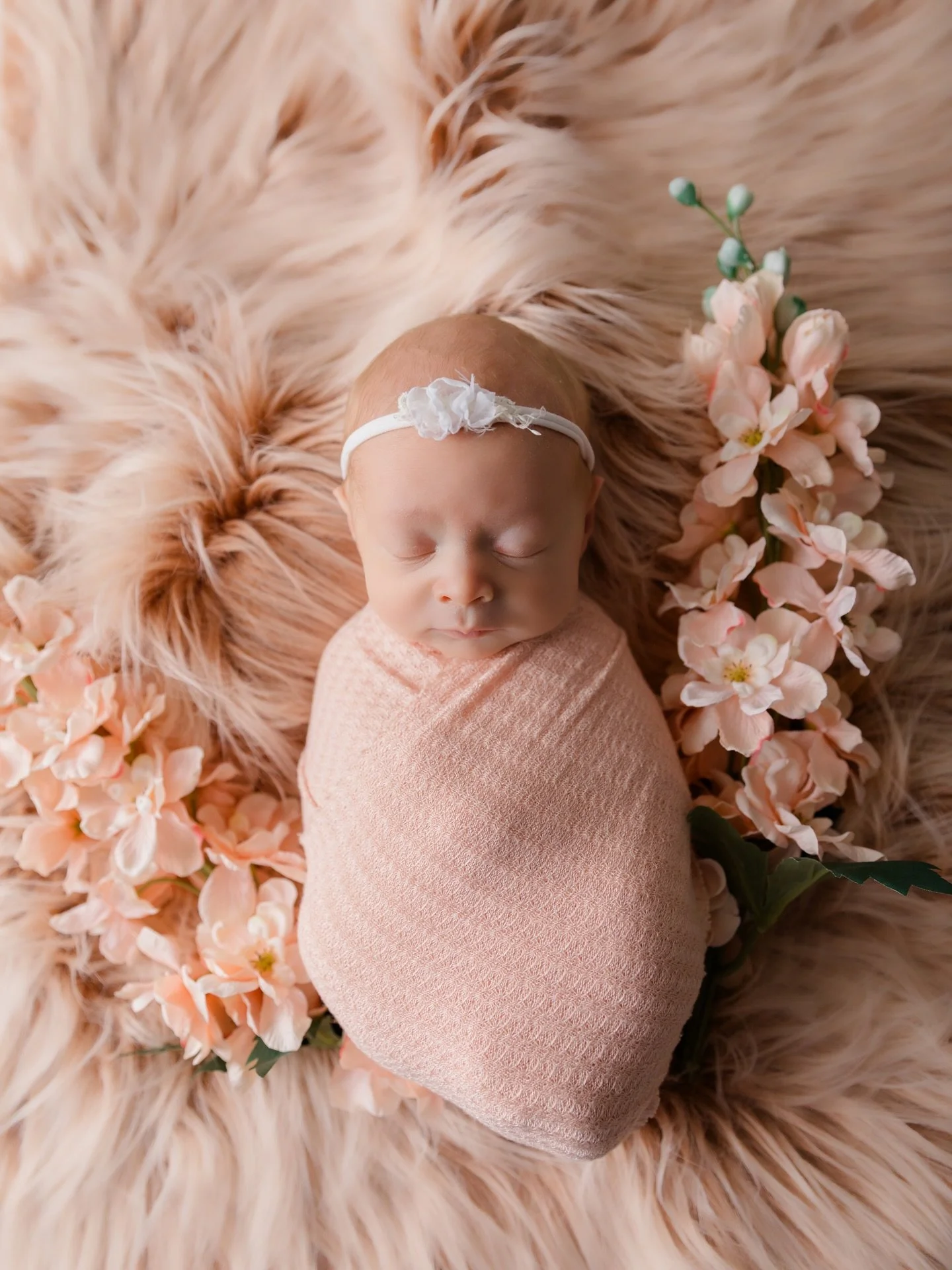It&rsquo;s the most amazing thing when past wedding couples of mine come back to have me photograph their babies. It&rsquo;s such a joy to document yet another milestone for them! 

And quick reminder: all newborns through February or at least booked
