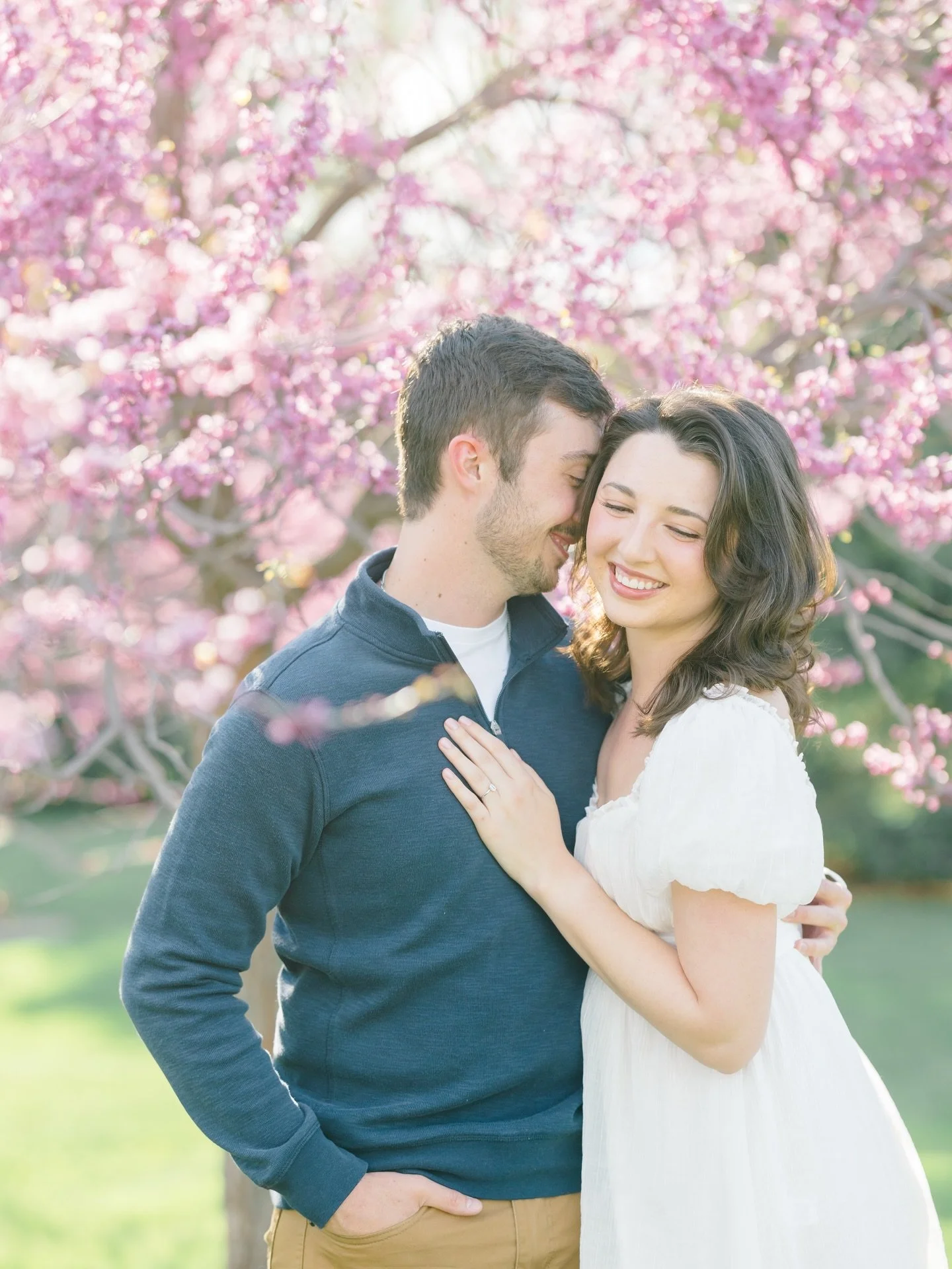 Happy Friday, loves! All of this nice weather makes me so excited for greenery and flowers soon. And just a heads up, we just added dates for Easter minis, spring minis, and our yearly favorite motherhood minis! Hope everyone has a great weekend! 🌸